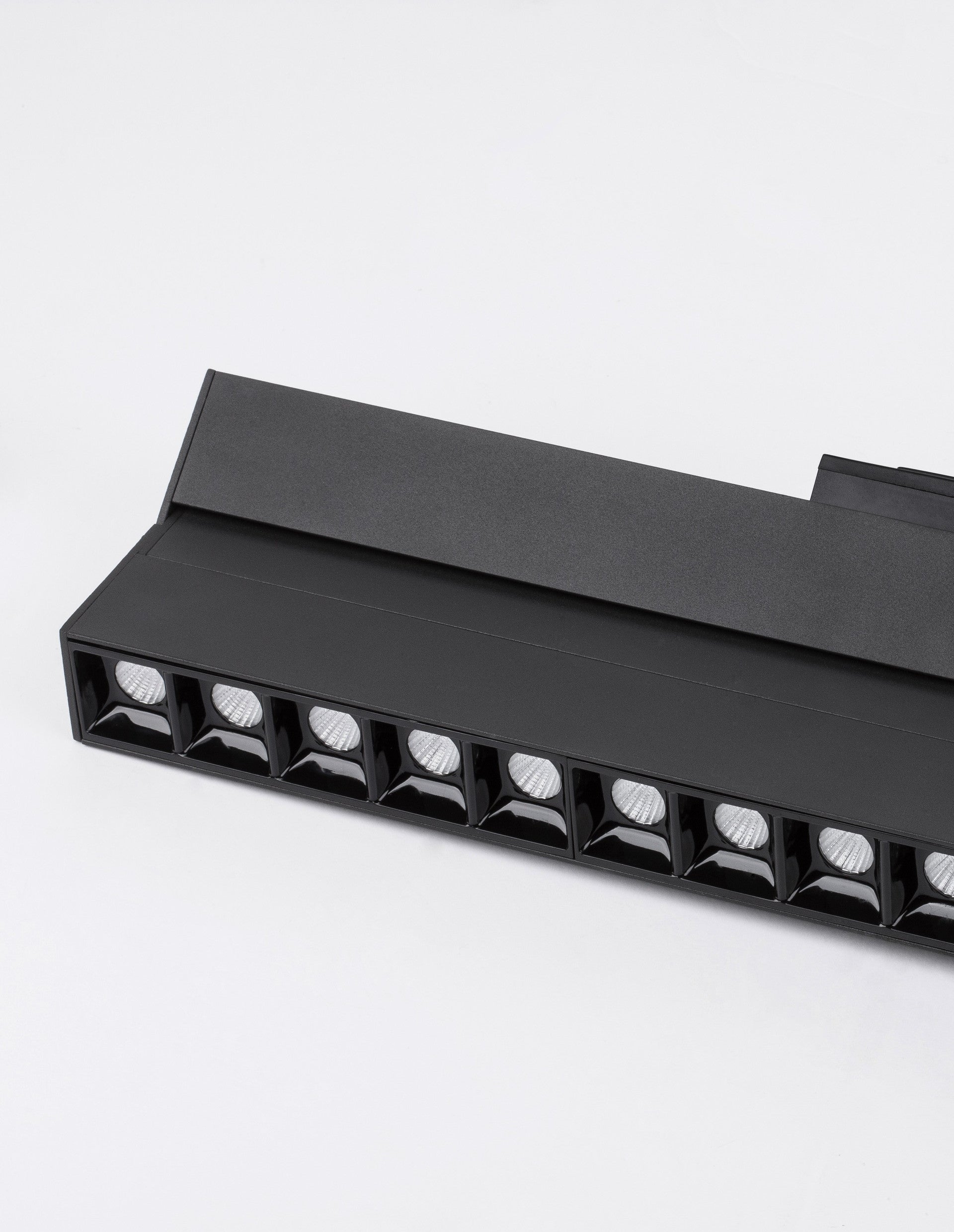 Магнитна система 48V BUXTON LED лента 22W 4000K Матово черен L40.7 H11.7см