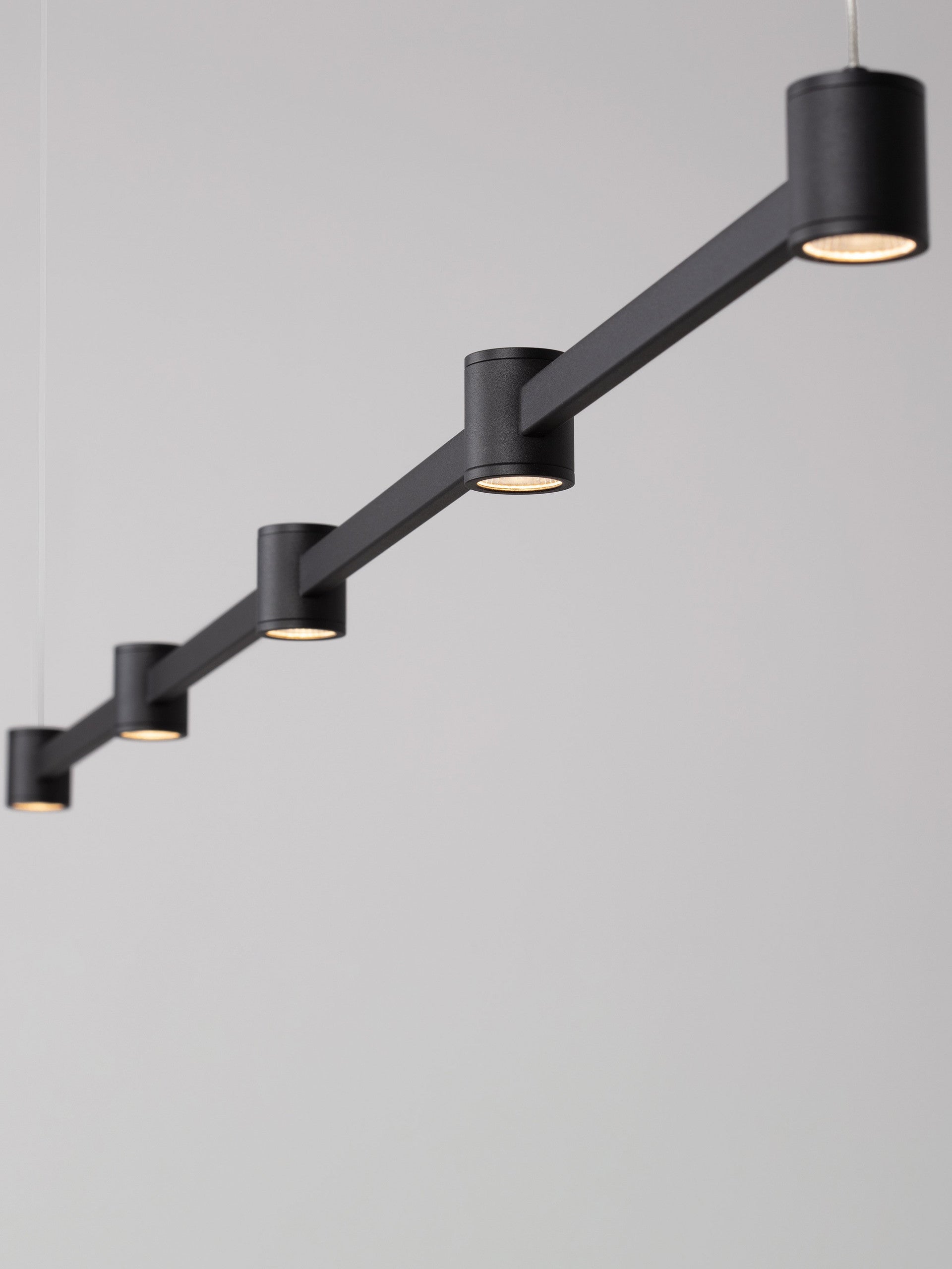 Висящо осветително тяло (пендел) PUIZE LED 30W 220-240V Пясъчно черен алуминий L156 W6 H140см