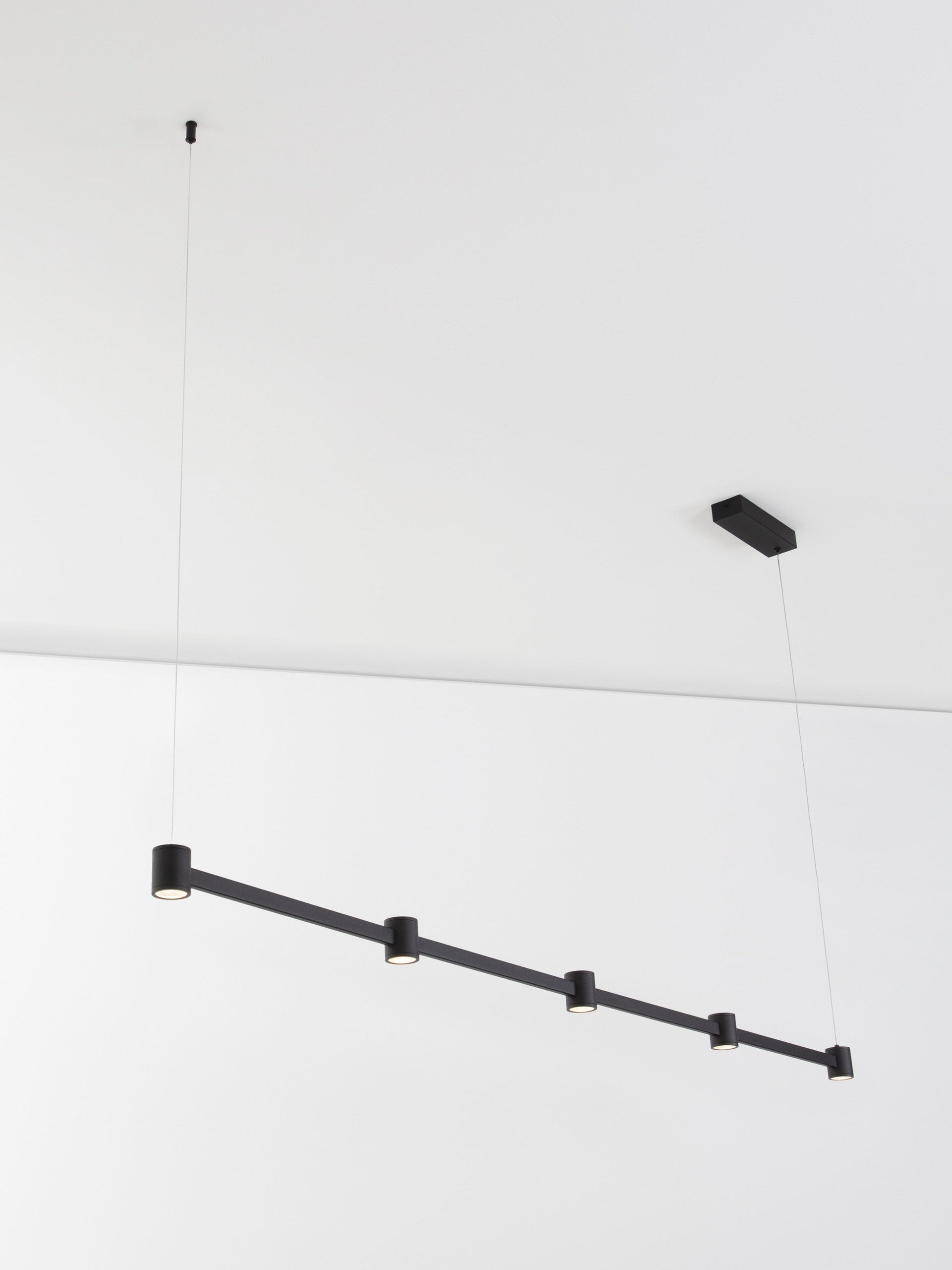 Висящо осветително тяло (пендел) PUIZE LED 30W 220-240V Пясъчно черен алуминий L156 W6 H140см