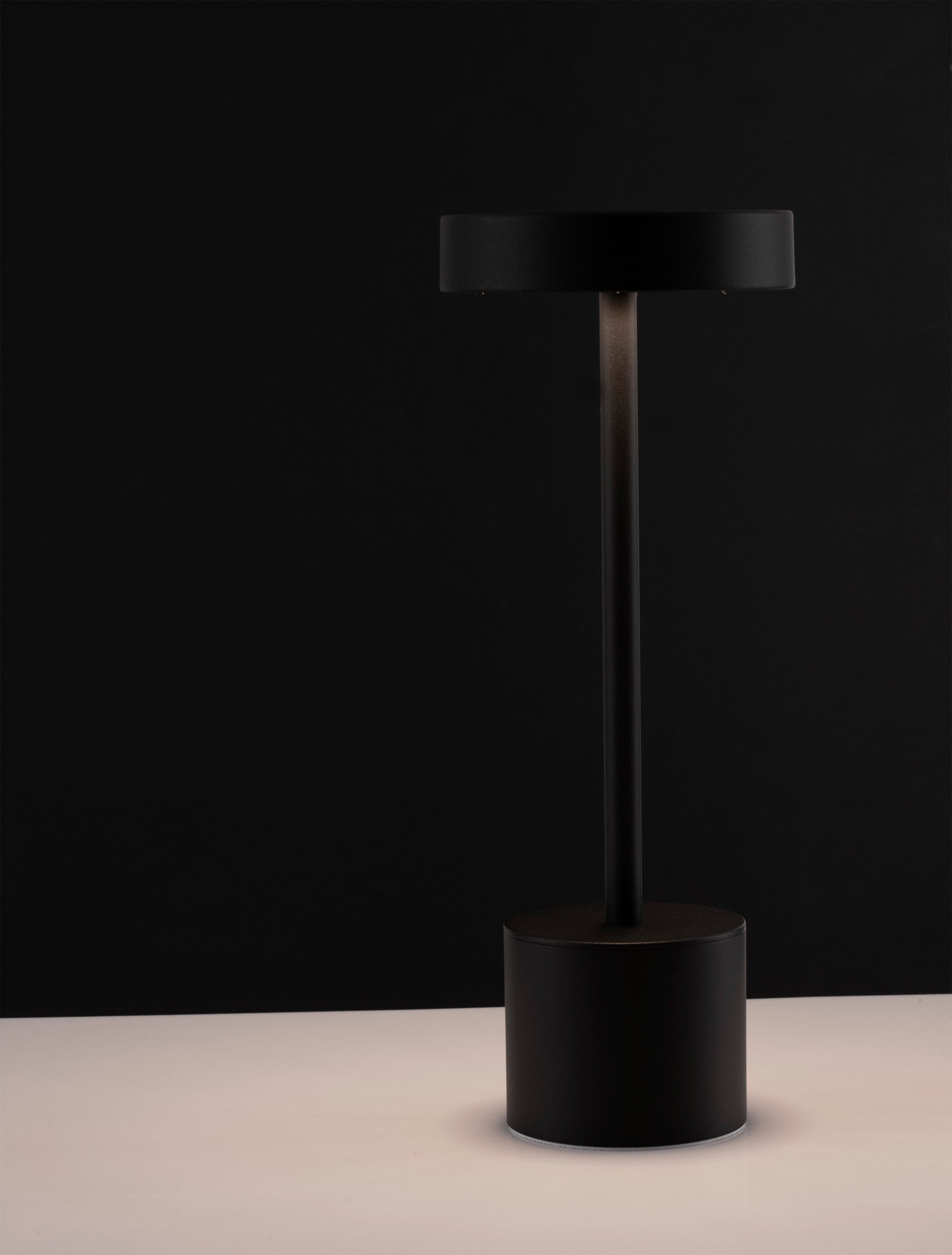 Външна настолна лампа FUMO 2W Матово черен алуминий и акрил IP54