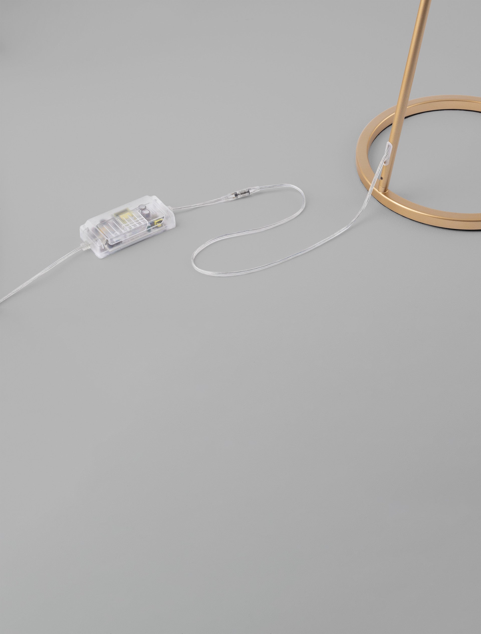 Висящо осветително тяло (пендел) FLUTE LED 30W Пясъчно златист алуминий L35 W55 H153см