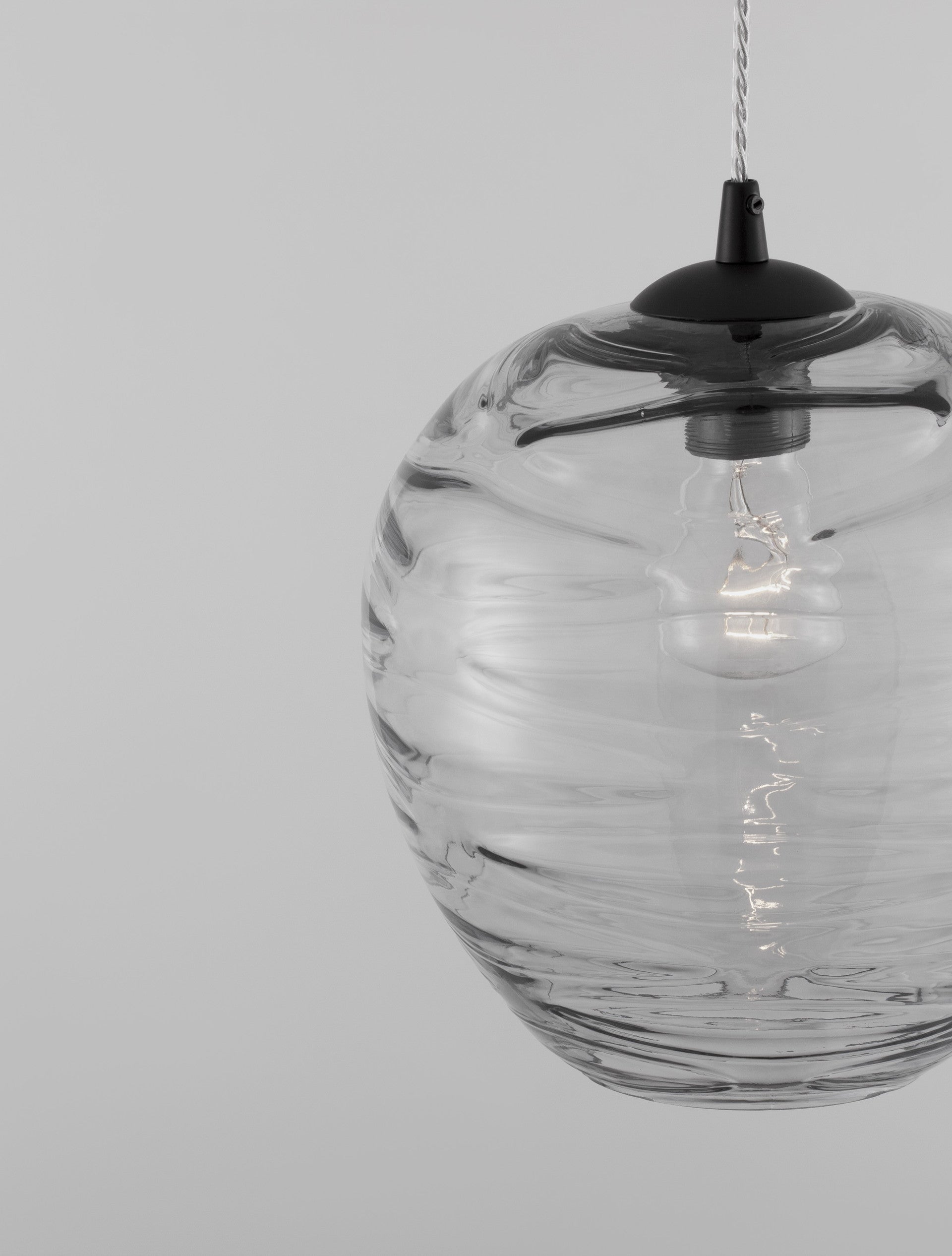 Висяща лампа EVLEEN 12W LED E27 Мат Черна, Светлосив Опушенo Стъкло ⌀25