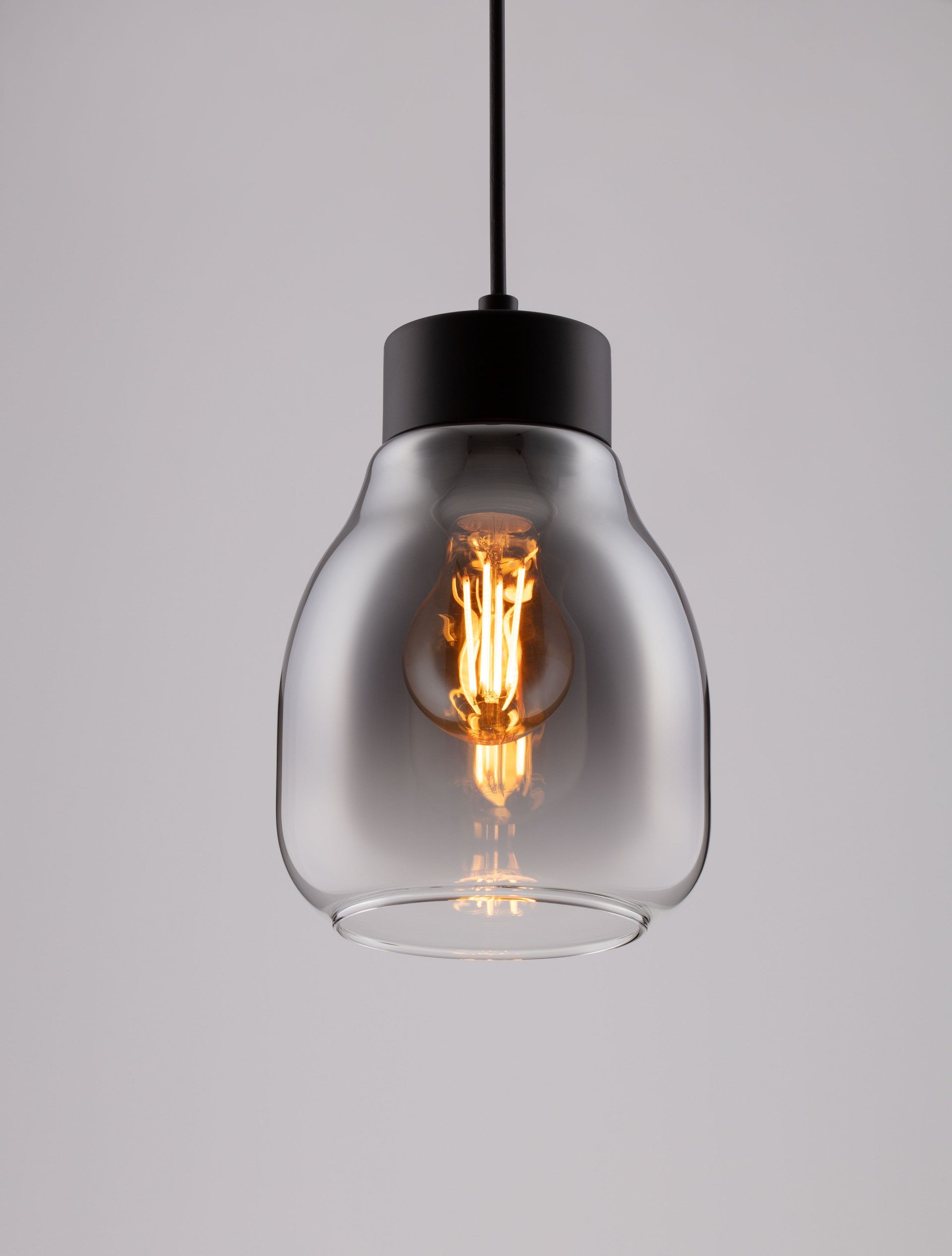 Висящо осветително тяло (пендел) BLACU 12W LED Черен метал Градиентно опушено стъкло ⌀15 H120см