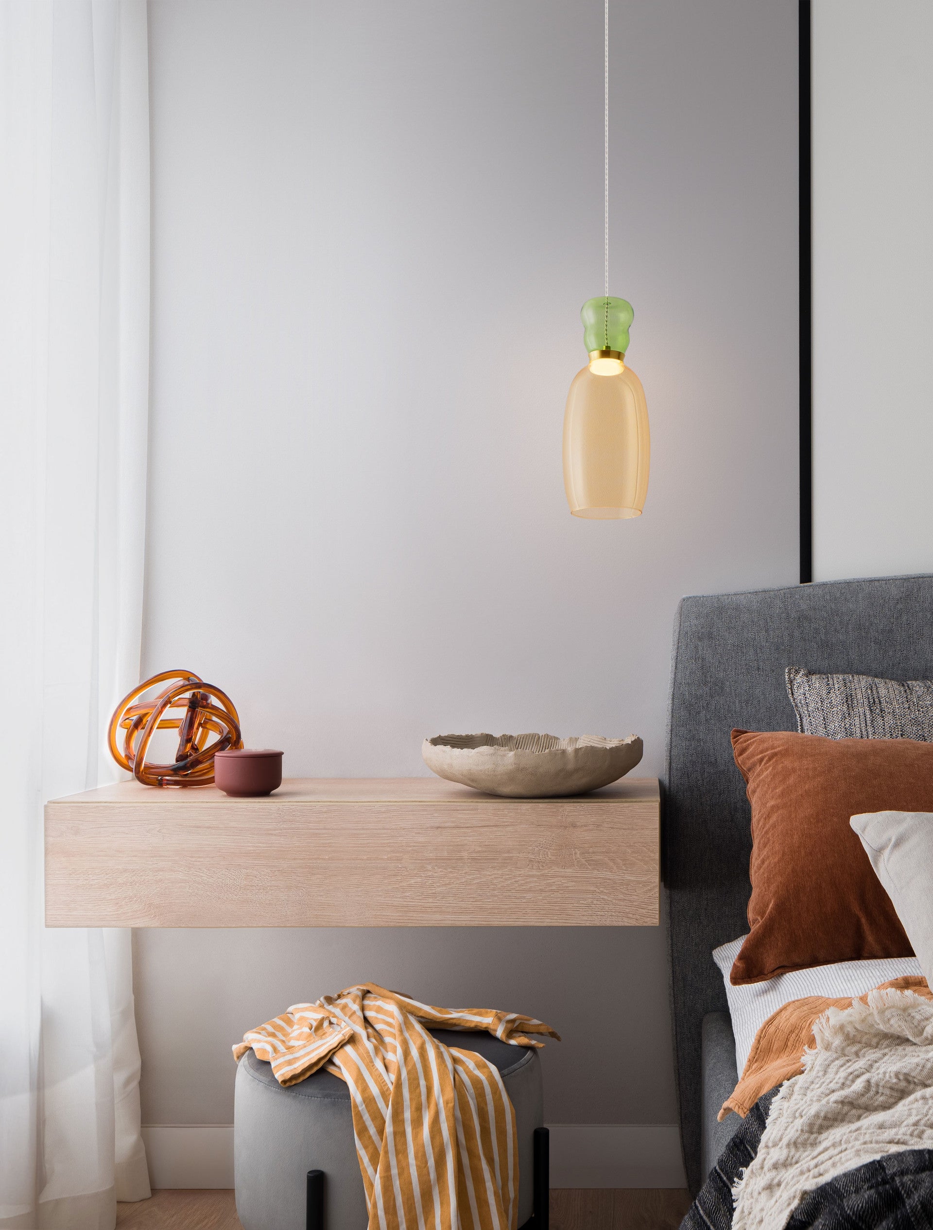 Висящо осветително тяло (пендел) PLUMA 9W LED Златист метал Светлозелено и жълто стъкло ⌀15 H179см