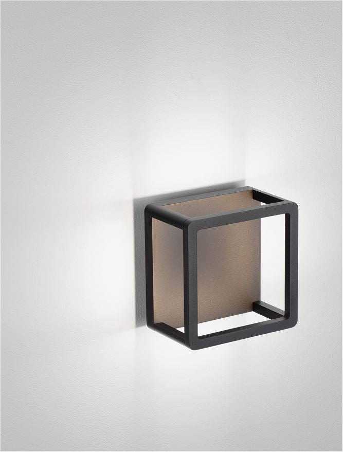 Външен аплик AKMI LED 9W Тъмен антрацит алуминий и матиран поликарбонат L18 W13 H18см IP65