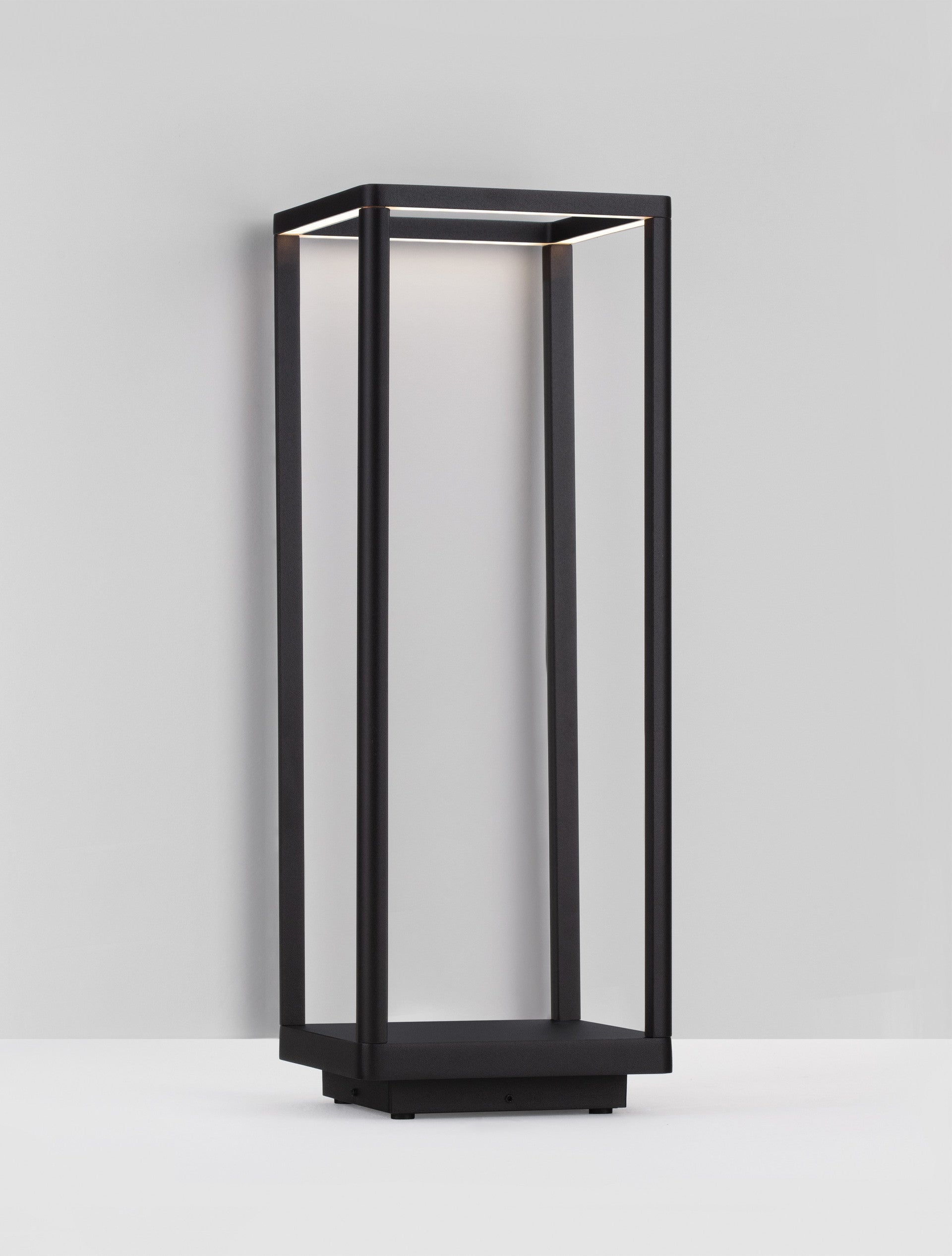 Външен аплик AKMI LED 9W Тъмен антрацит алуминий и матиран поликарбонат L18 W18 H50см IP65
