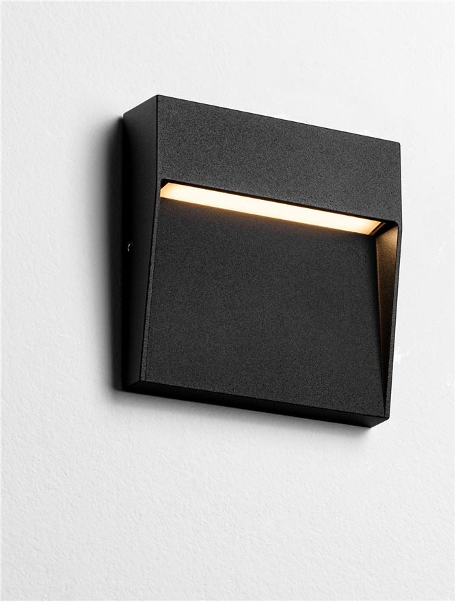 Външен аплик TOBY 3W LED Пясъчно черен алуминий и поликарбонат IP54 L10.5 W2.2 H10.5см