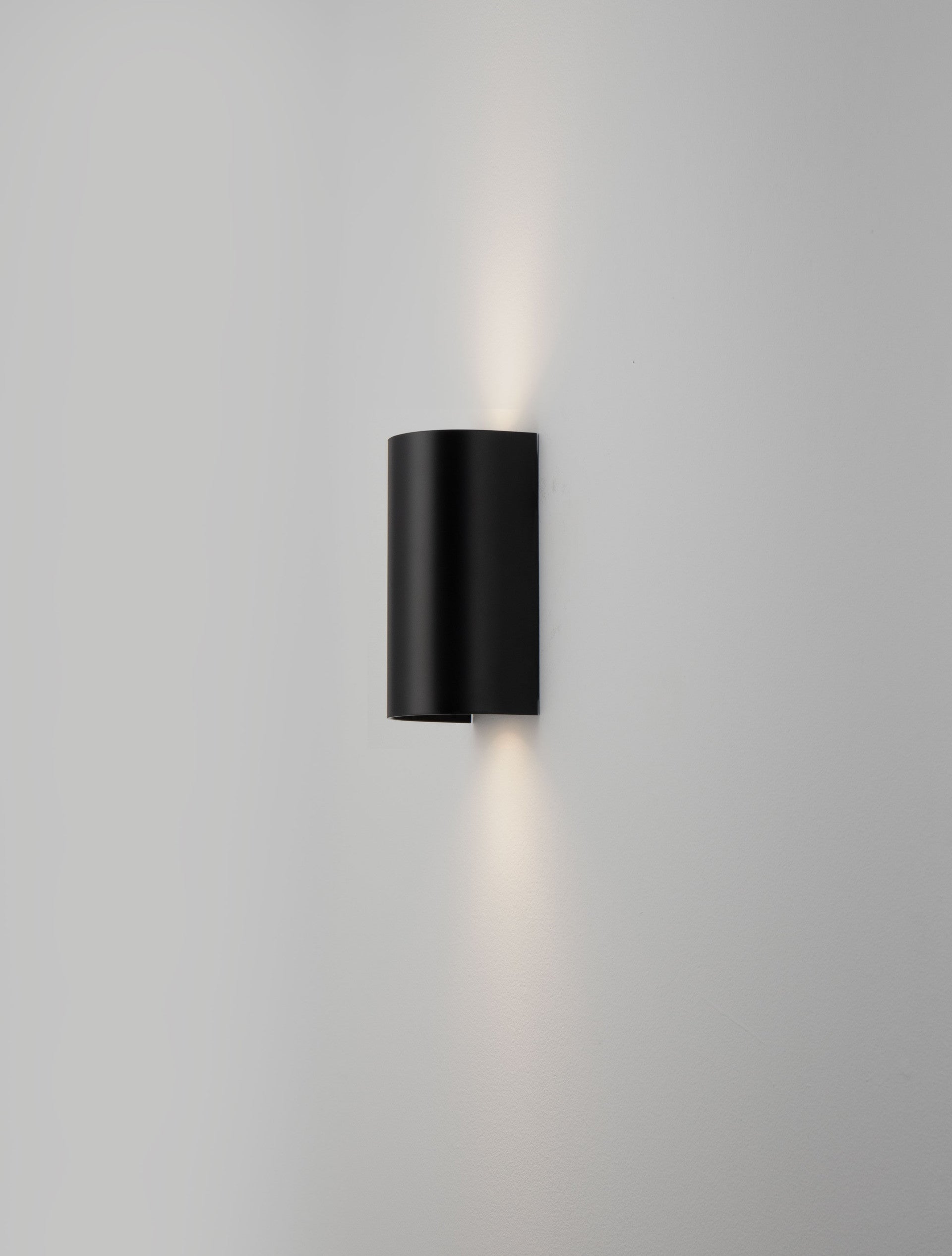 Външен аплик YORK 2x10W GU10 LED Пясъчно черен акрил и поликарбонат IP65 без крушка