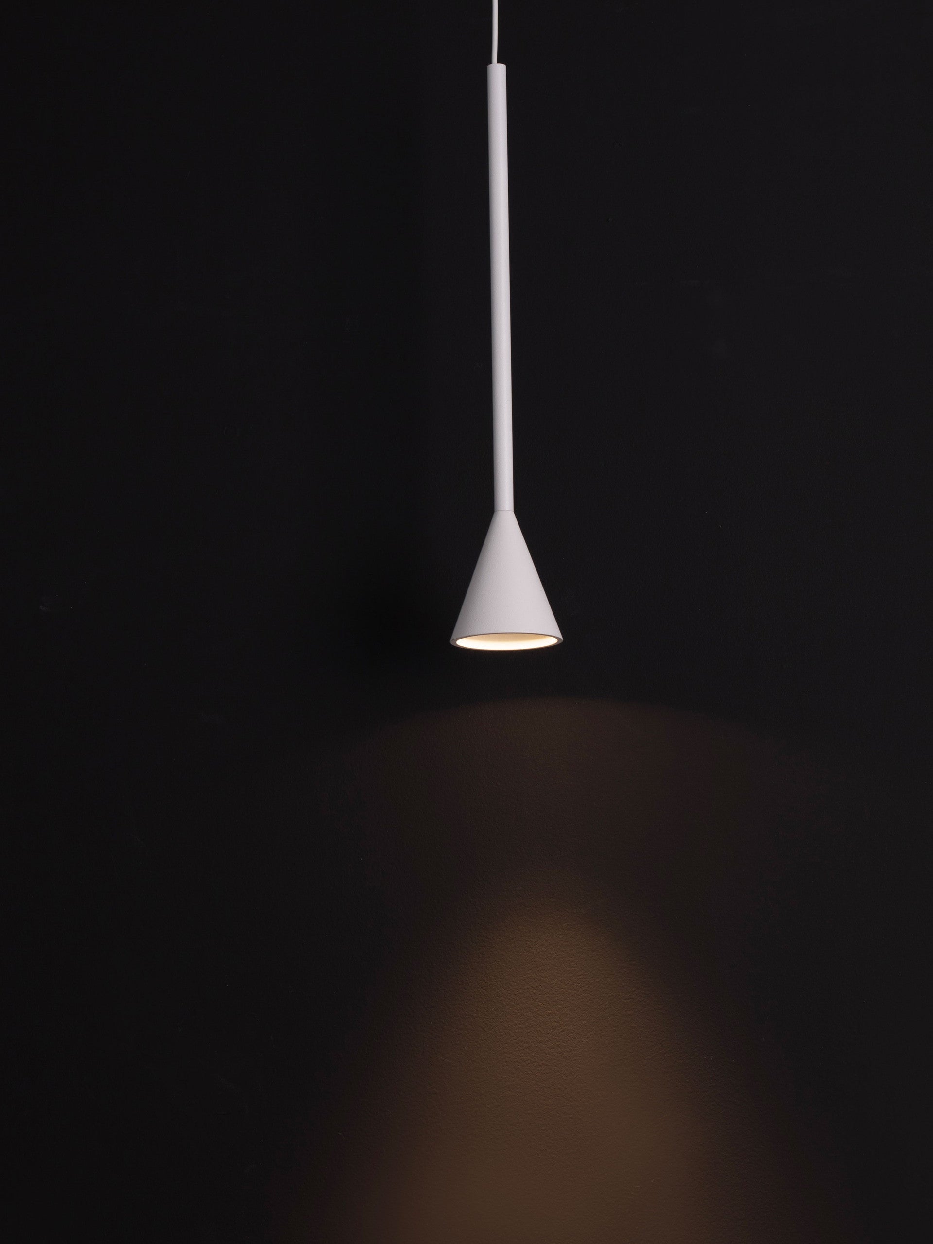 Висящо осветително тяло (пендел) NET LED 6W 220-240V Триак димируем Матово бял алуминий Регулируема височина ⌀6 H200см