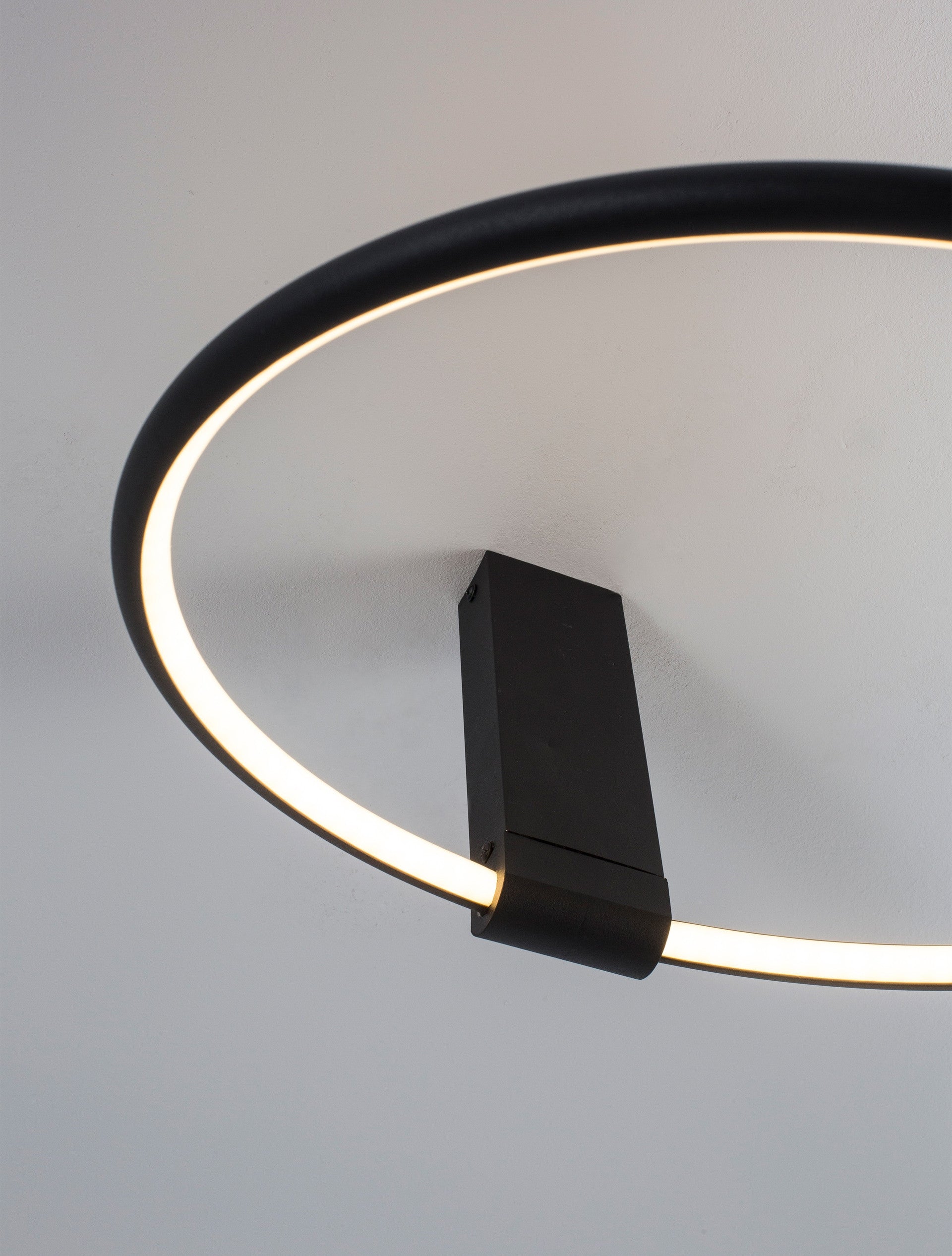 Висящо осветително тяло (пендел) GARVE 30W LED Пясъчно черен алуминий и акрил ⌀40 H60см Регулируема Триак димируем