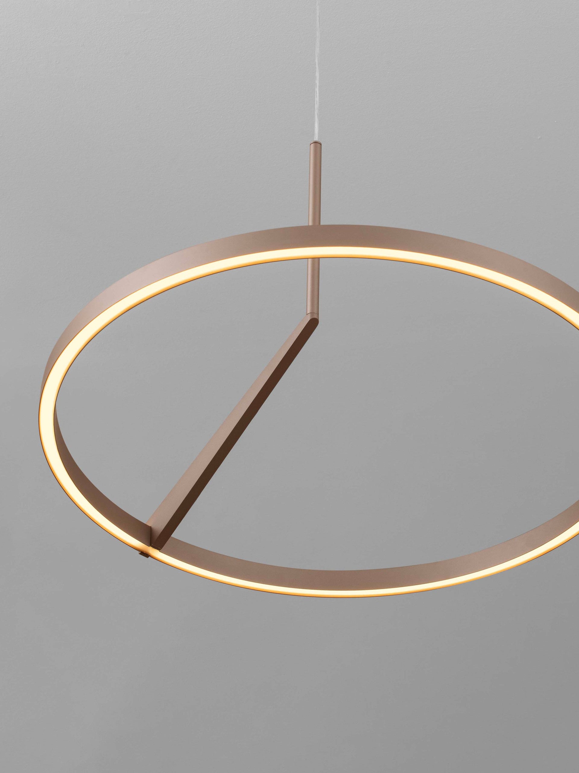 Висящо осветително тяло (пендел) TILIA LED 31W 220-240V Шампанско злато алуминий ⌀60 H250см нагоре и надолу
