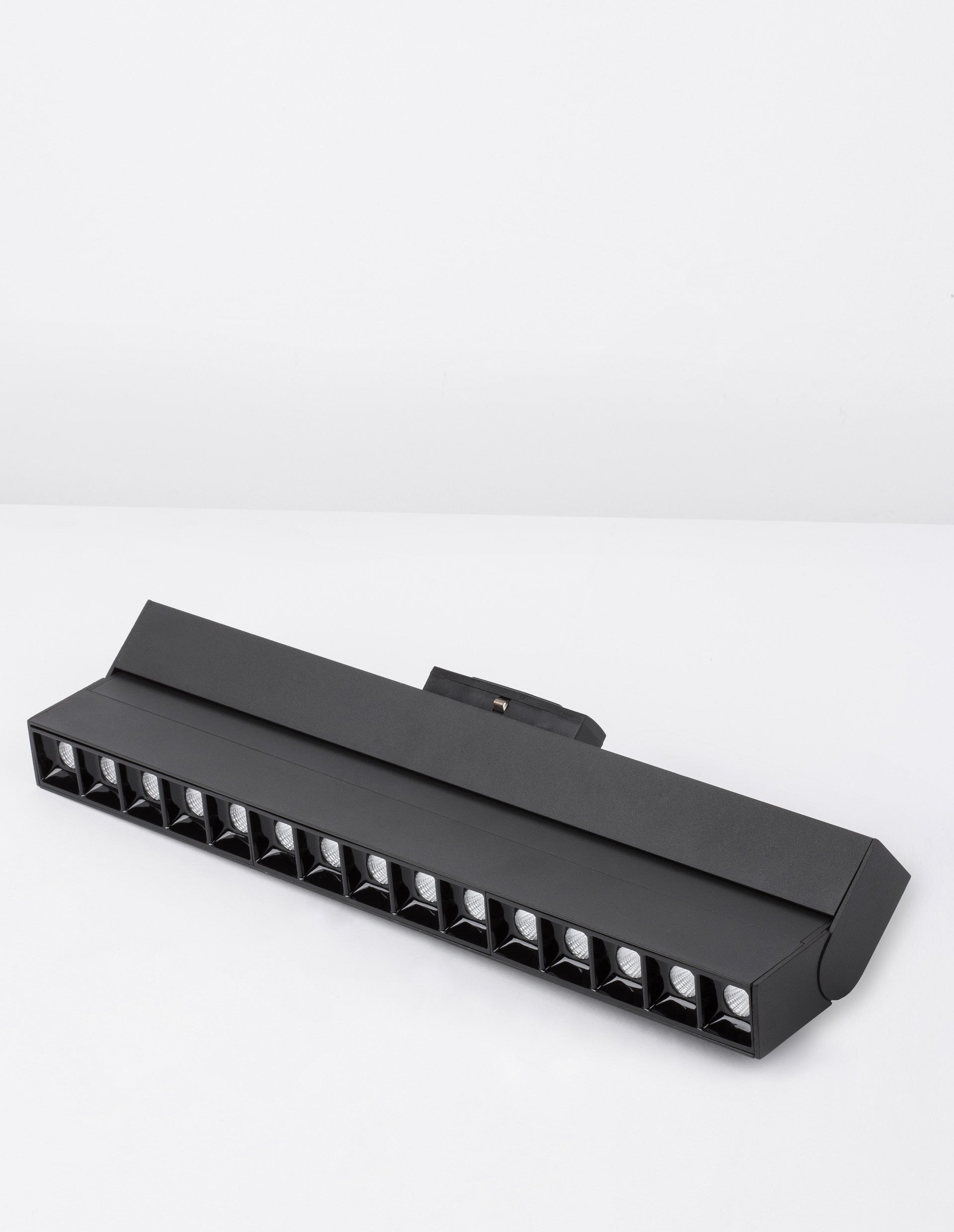 Техническо осветление BUXTON 22W 3000K Пясъчно черен Triac димируем