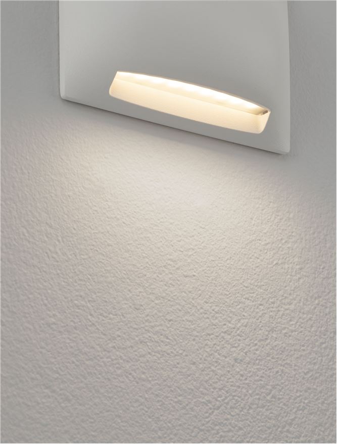 Външен аплик SUB 5W LED Пясъчно бял алуминий и поликарбонат IP65 L13.5 W3.5 H8.5см