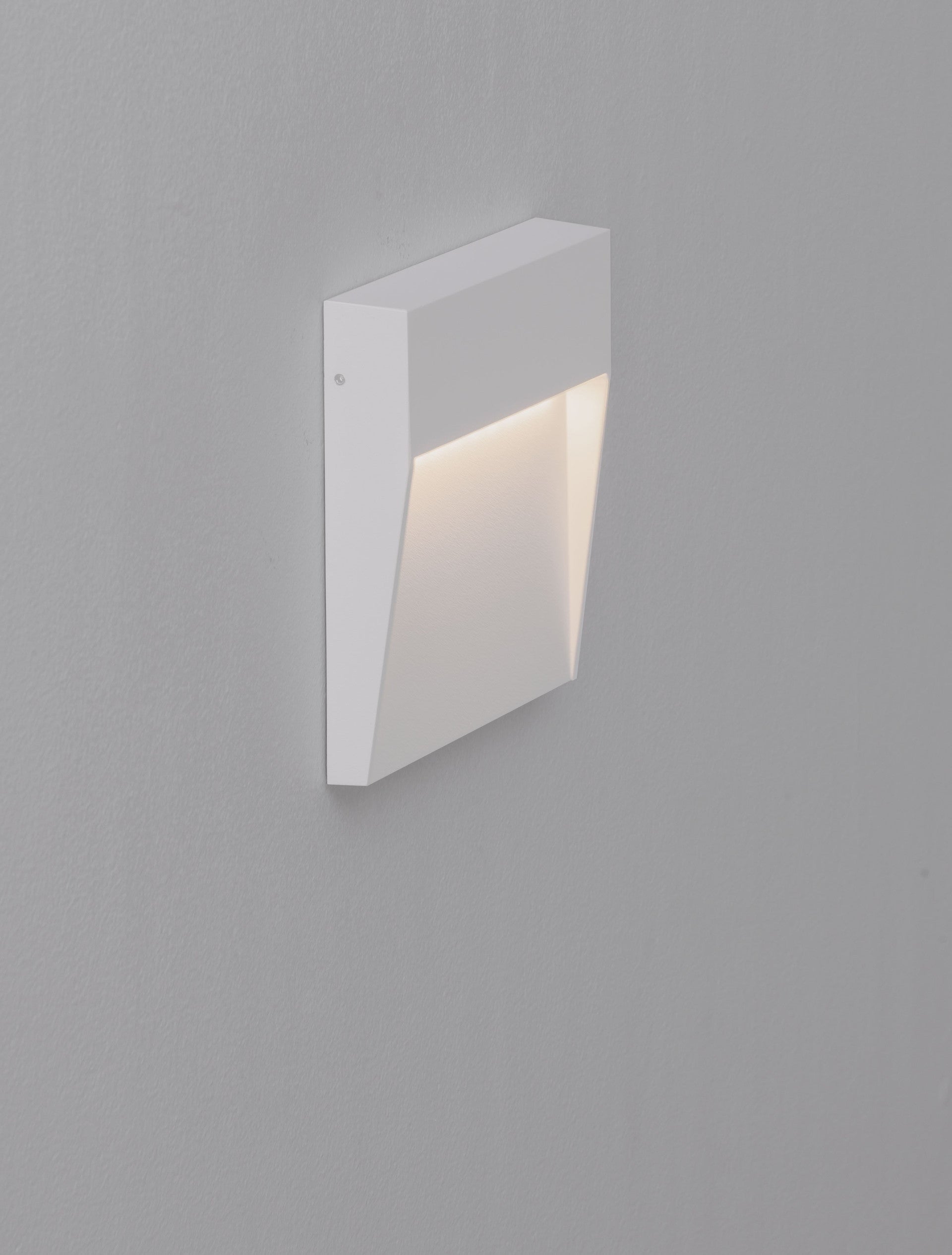 Външен аплик FEM 5W LED Пясъчно бял алуминий и поликарбонат IP54 L16 W2.7 H16см