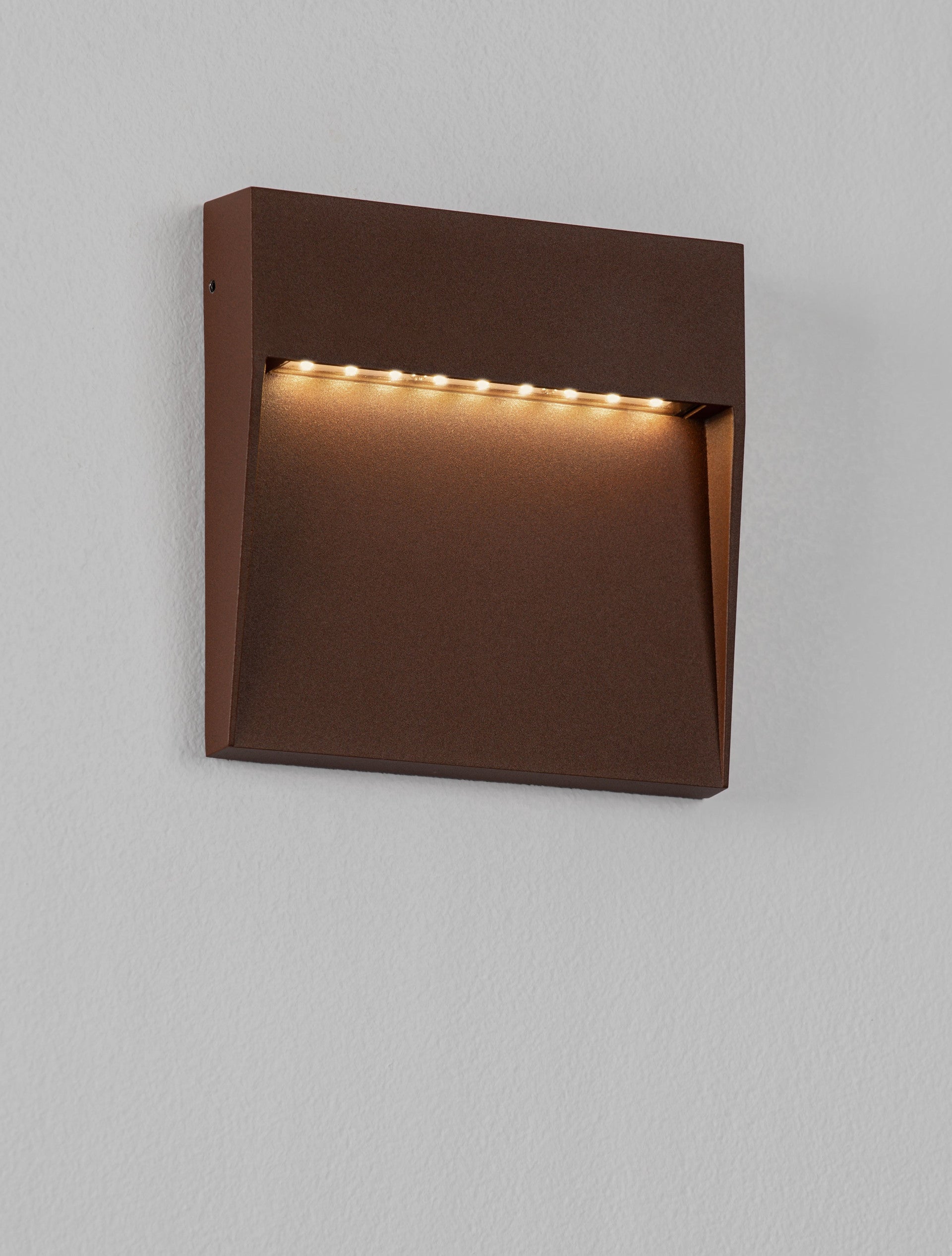 Външен аплик FEM 5W LED Ръжда алуминий и поликарбонат IP54 L16 W2.7 H16см
