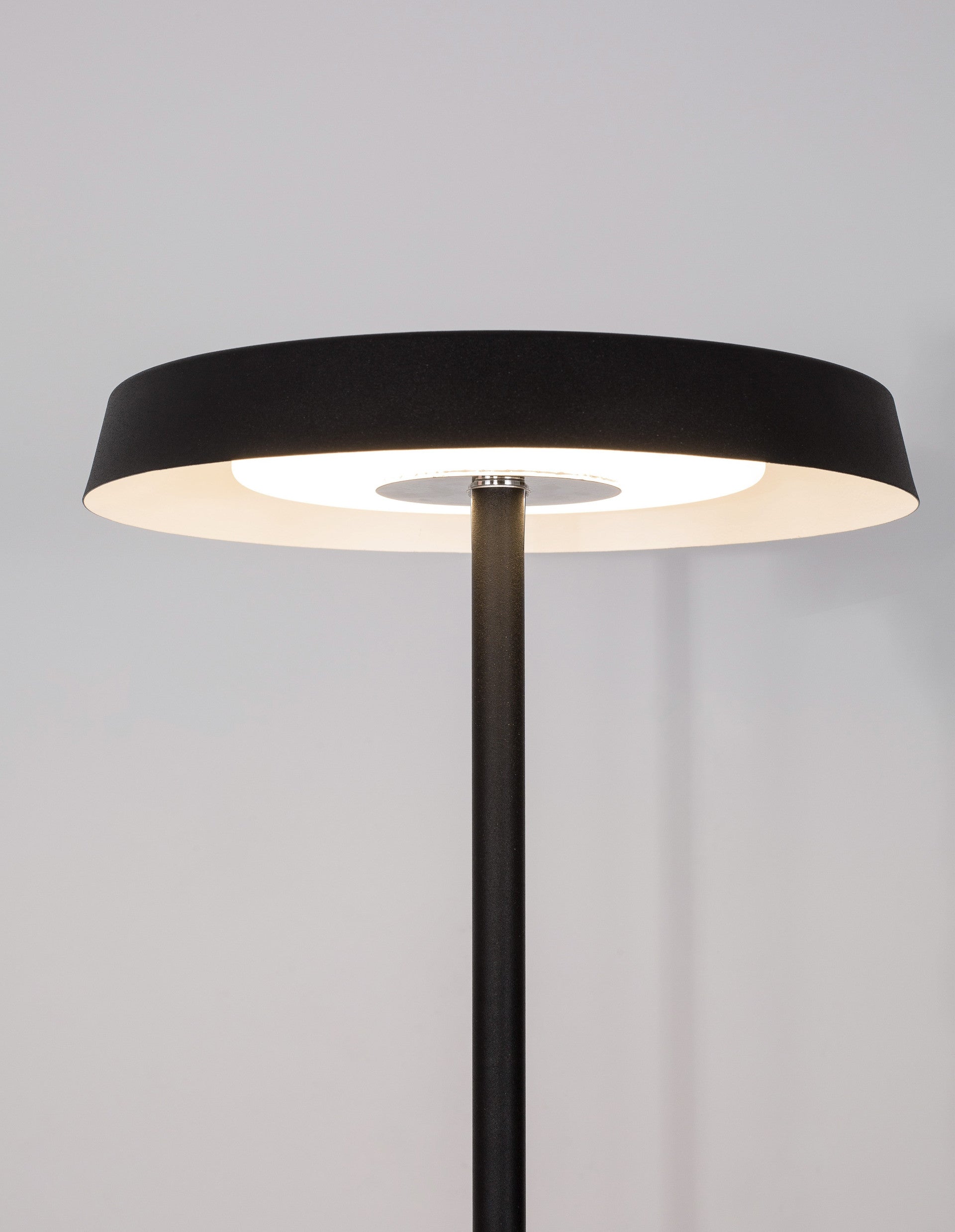 Висящо осветително тяло (пендел) VITI LED 18W Пясъчно черен алуминий и акрил ⌀30 H170см