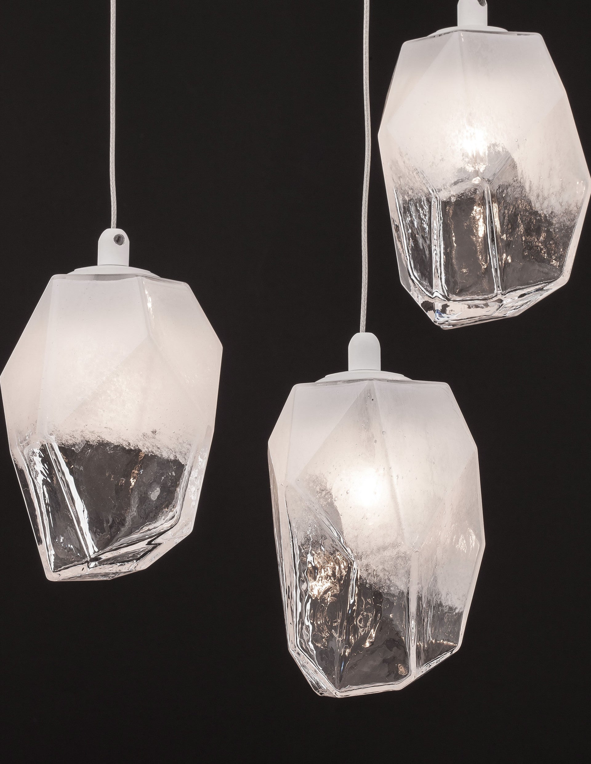 Висяща лампа ICE 25W G9 бял преливащ бял метал
