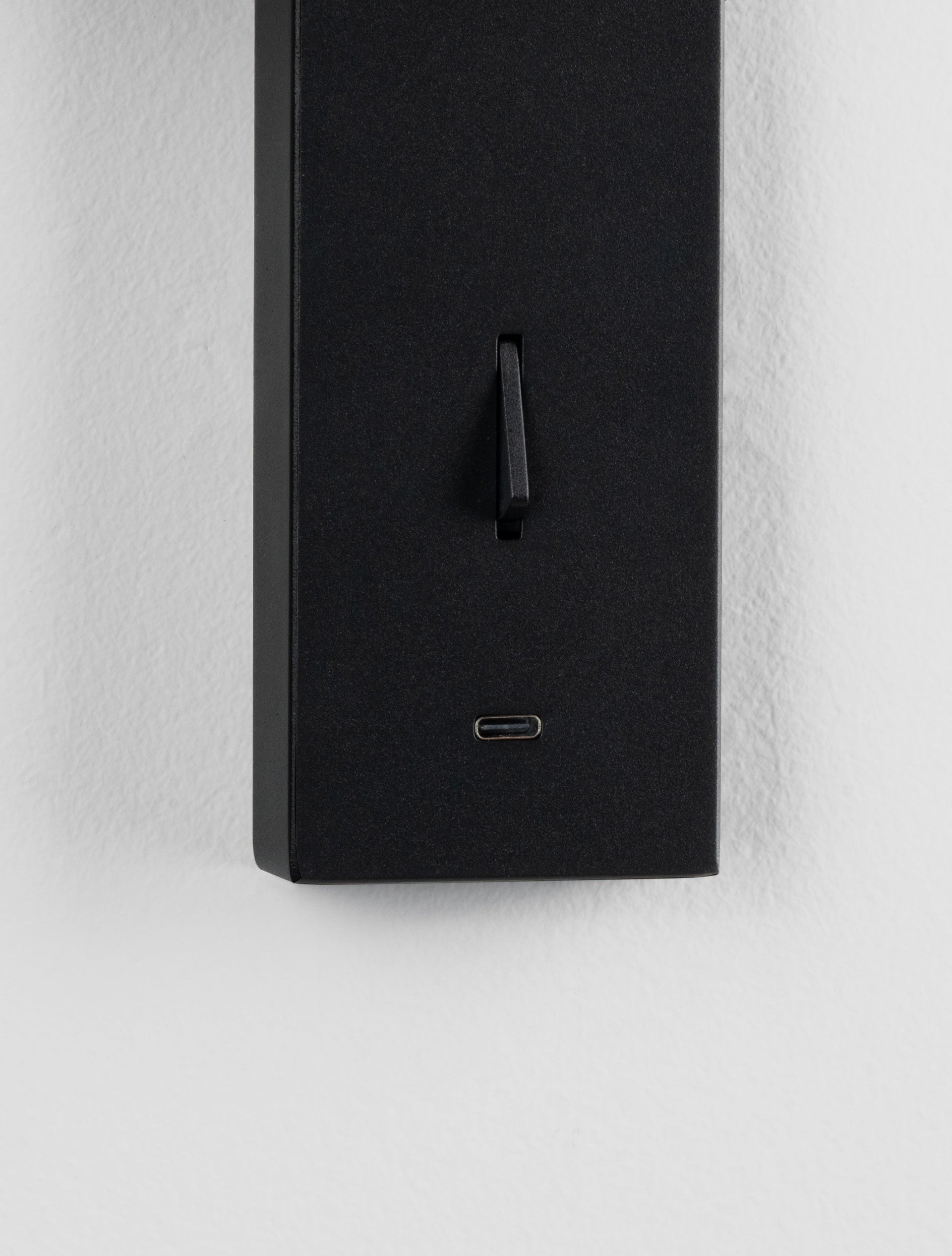 Висяща лампа FUSE 3W, черна, алуминиева, с USB и регулируема
