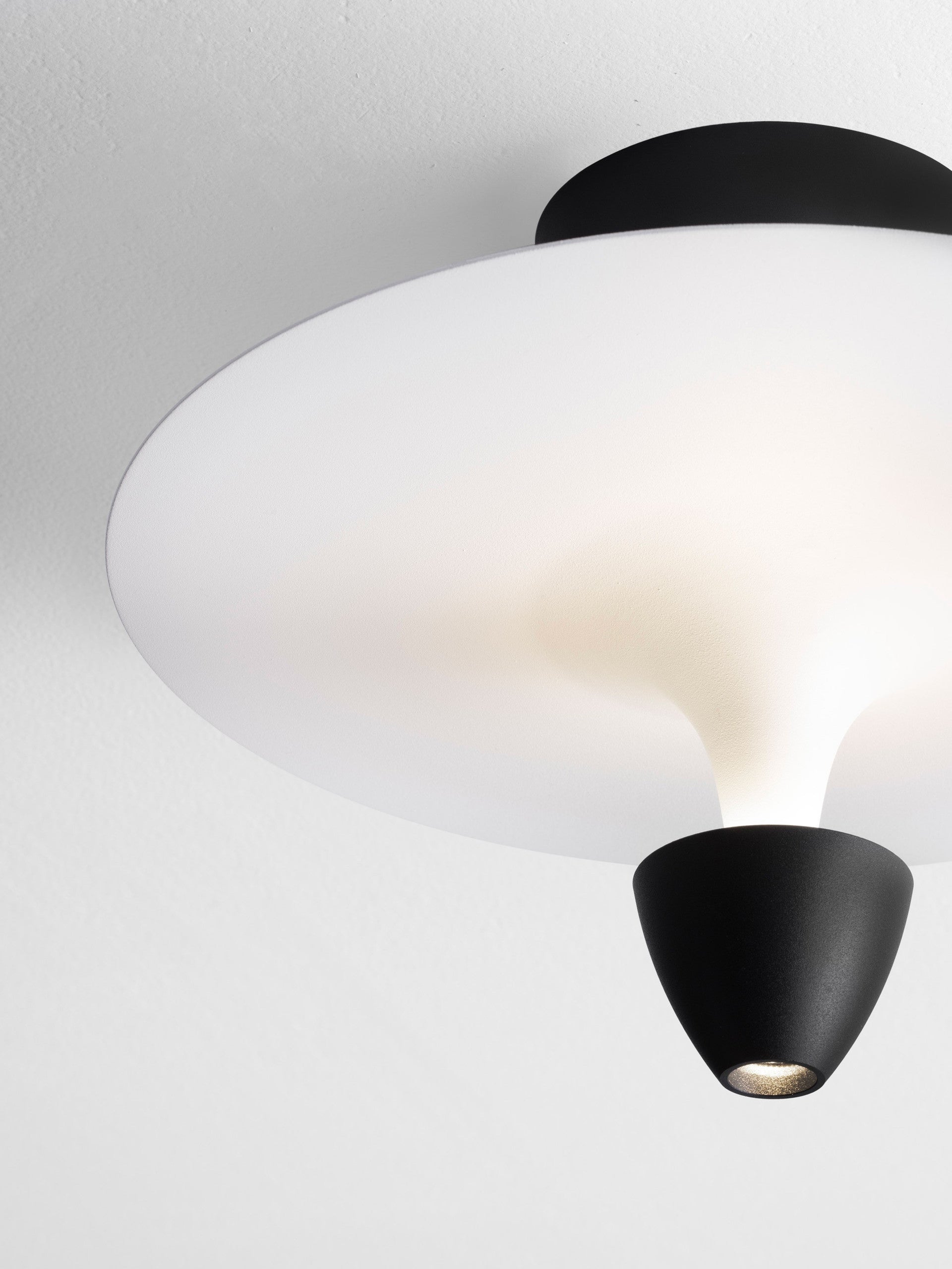 Висящо осветително тяло (пендел) LUET LED 11W 3000K Пясъчно черен и бял алуминий ⌀34 H24см