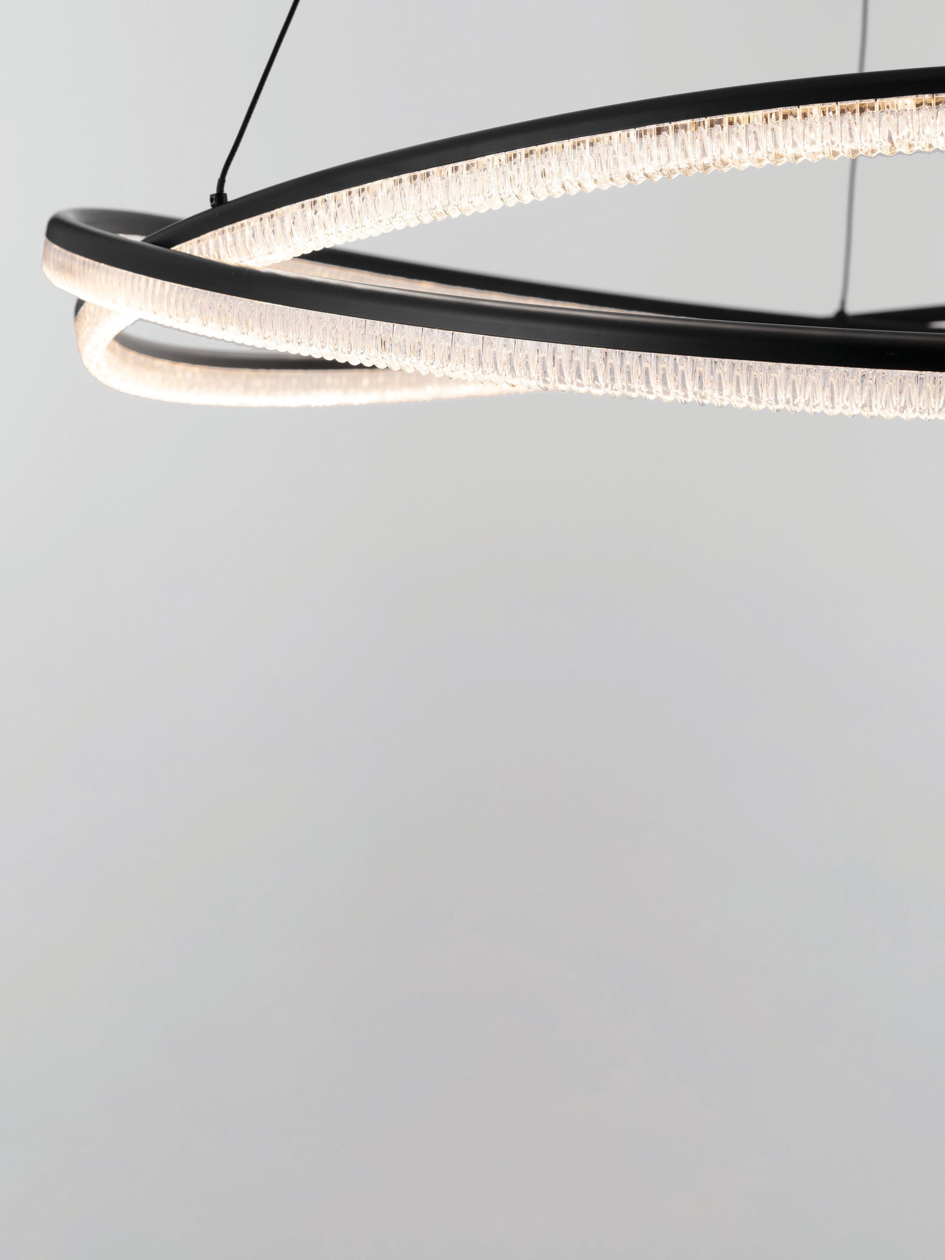 Висящо осветително тяло (пендел) OFELIA 68W LED Пясъчно черен алуминий и структурен акрил ⌀95 H150см
