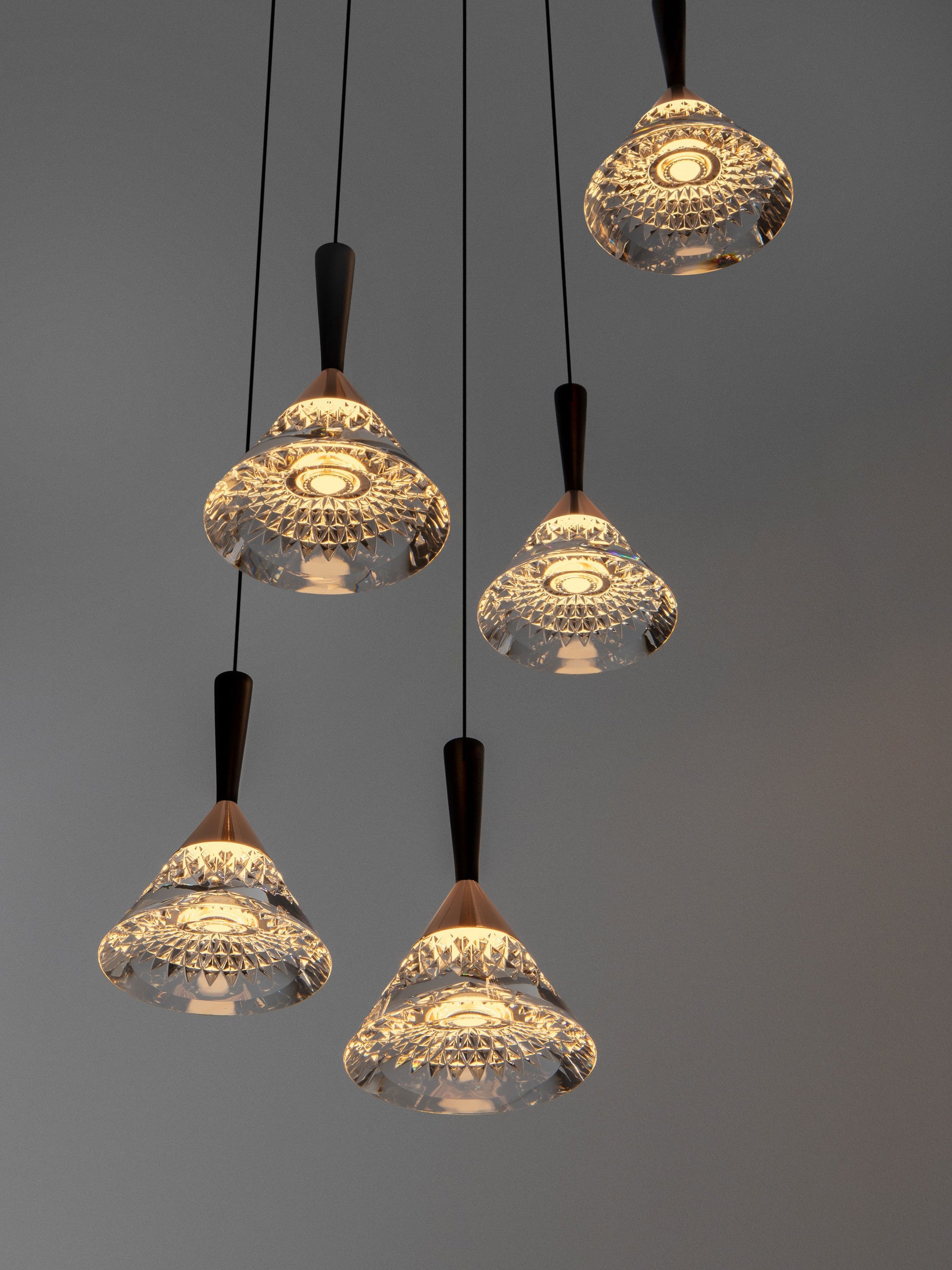 Висяща лампа PALUZ 30W LED, матово черна и месингово златиста, ⌀32 H150cm