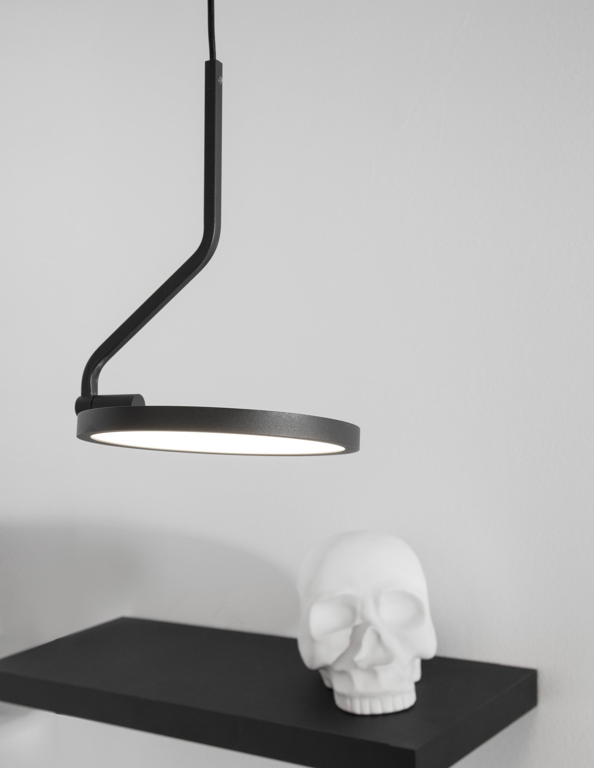 Висящо осветително тяло (пендел) LUCCELO LED 10W 230V Пясъчно черен алуминий и акрил Регулируема височина L16 W16 H400см