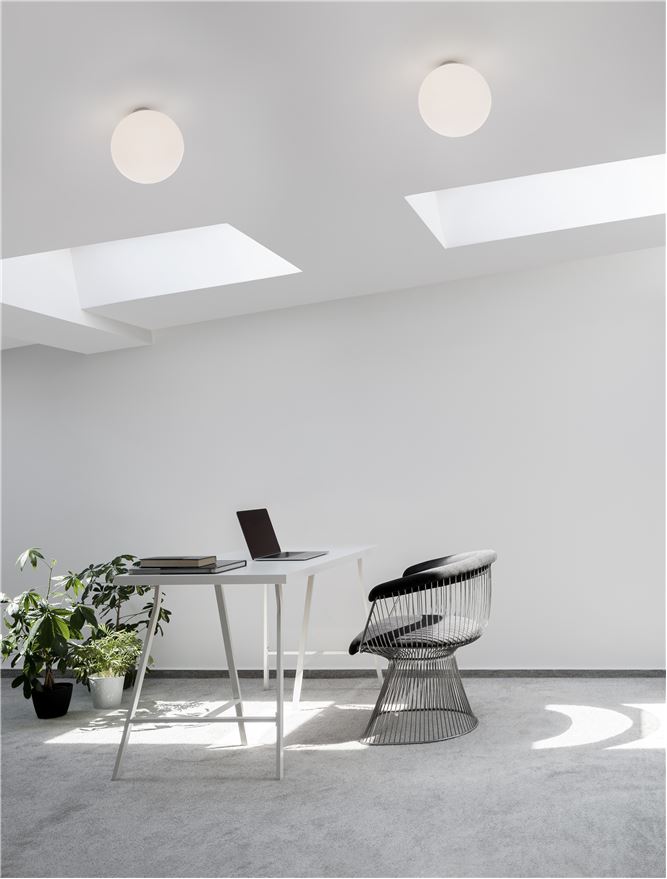 Висящо осветително тяло (пендел) NEVOSO 12W E27 Матово бял метал Опалово стъкло Регулируема височина ⌀30