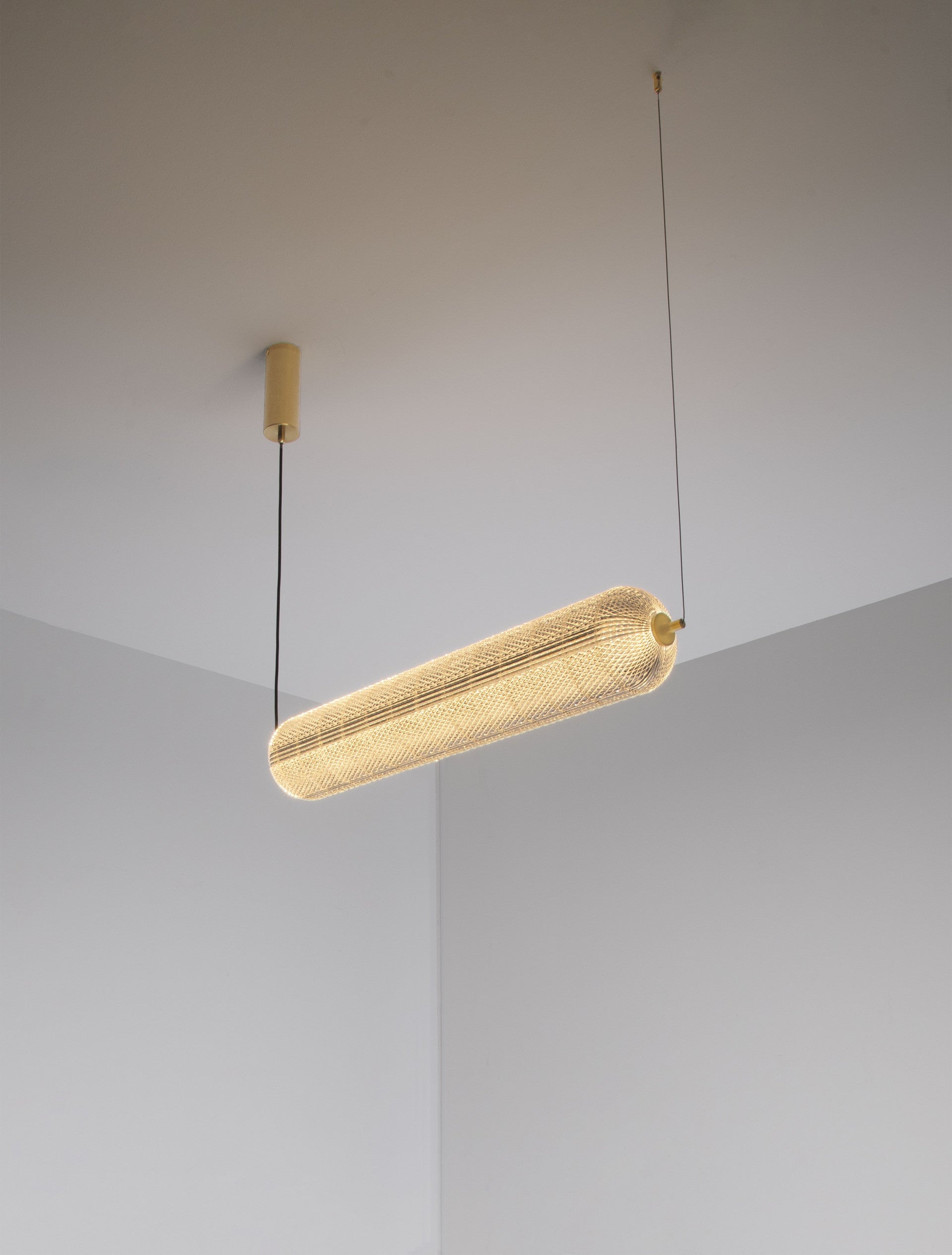 Висящо осветително тяло (пендел) KLELIA 40W LED Златист месинг и прозрачен акрил L90 W15 H120см