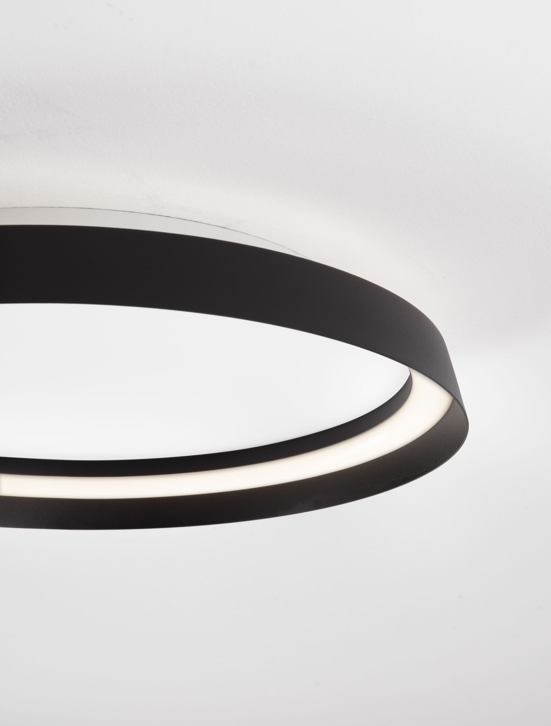 Висящо осветително тяло (пендел) ORMI 38W LED Пясъчно черен алуминий и силикон ⌀44 H7см