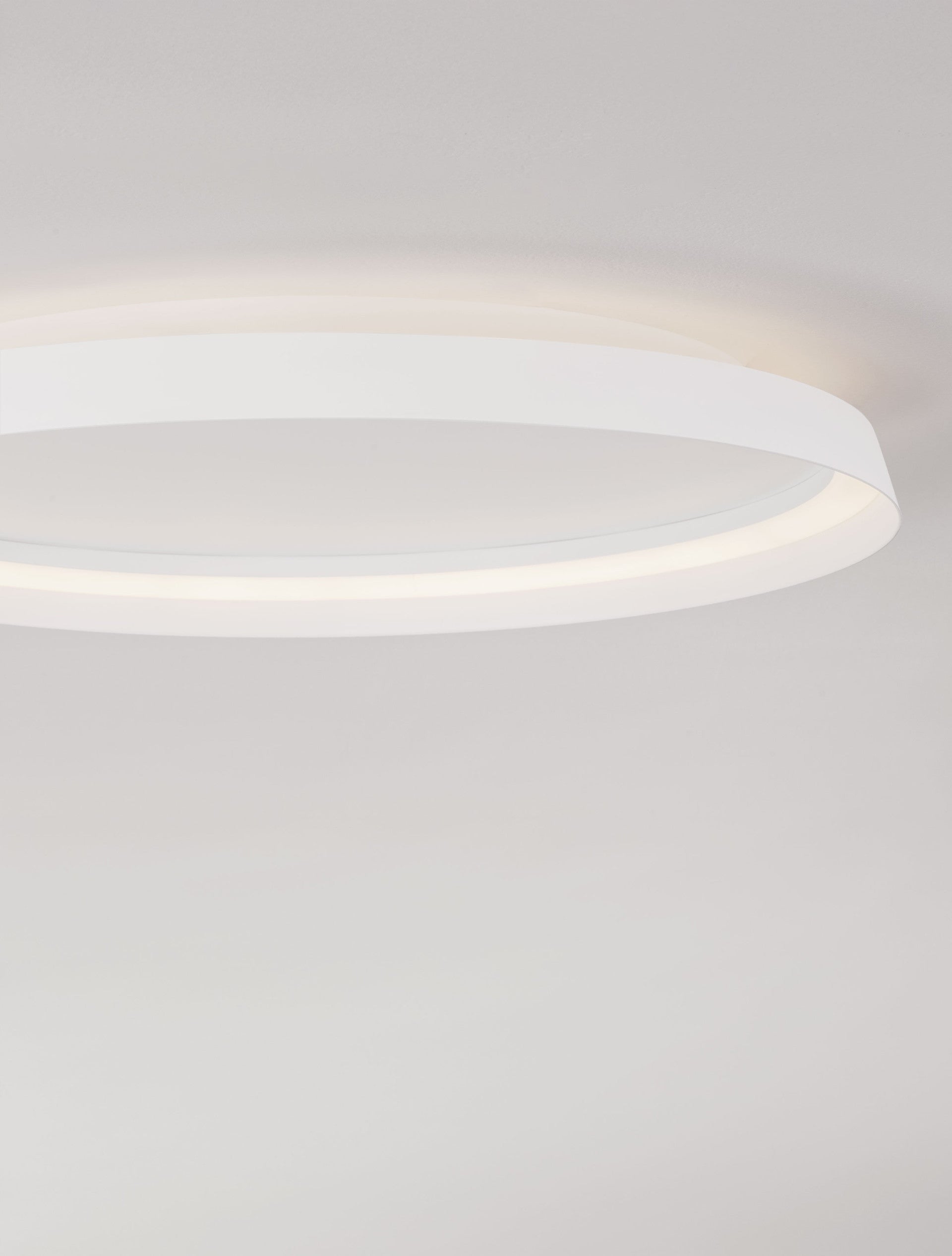 Висяща лампа ORMI 48W LED, пясъчно бял алуминий и акрил ⌀60 H7см