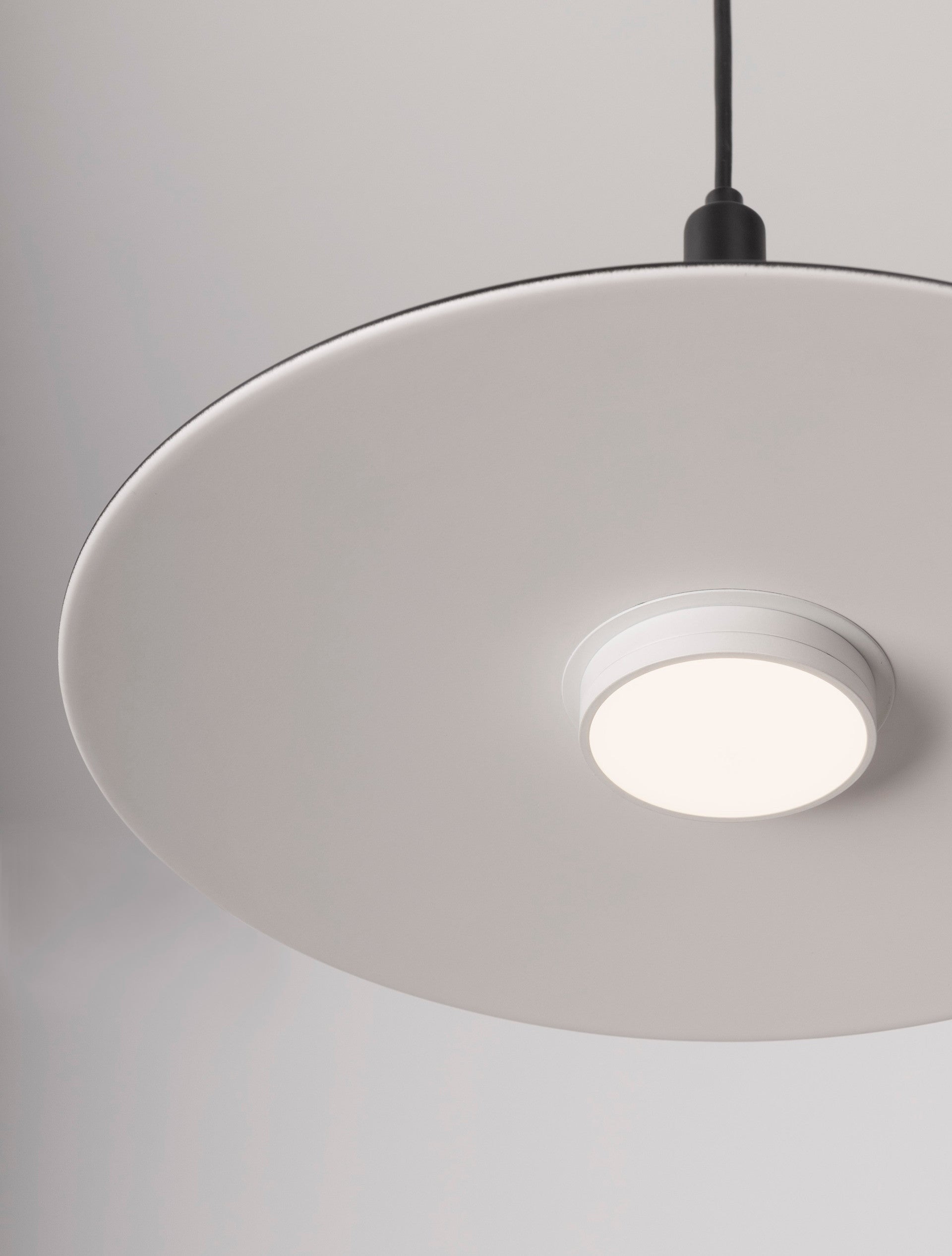 Висящо осветително тяло (пендел) LISI LED 12W 3000K Матово черен стомана и смола ⌀33 H180см
