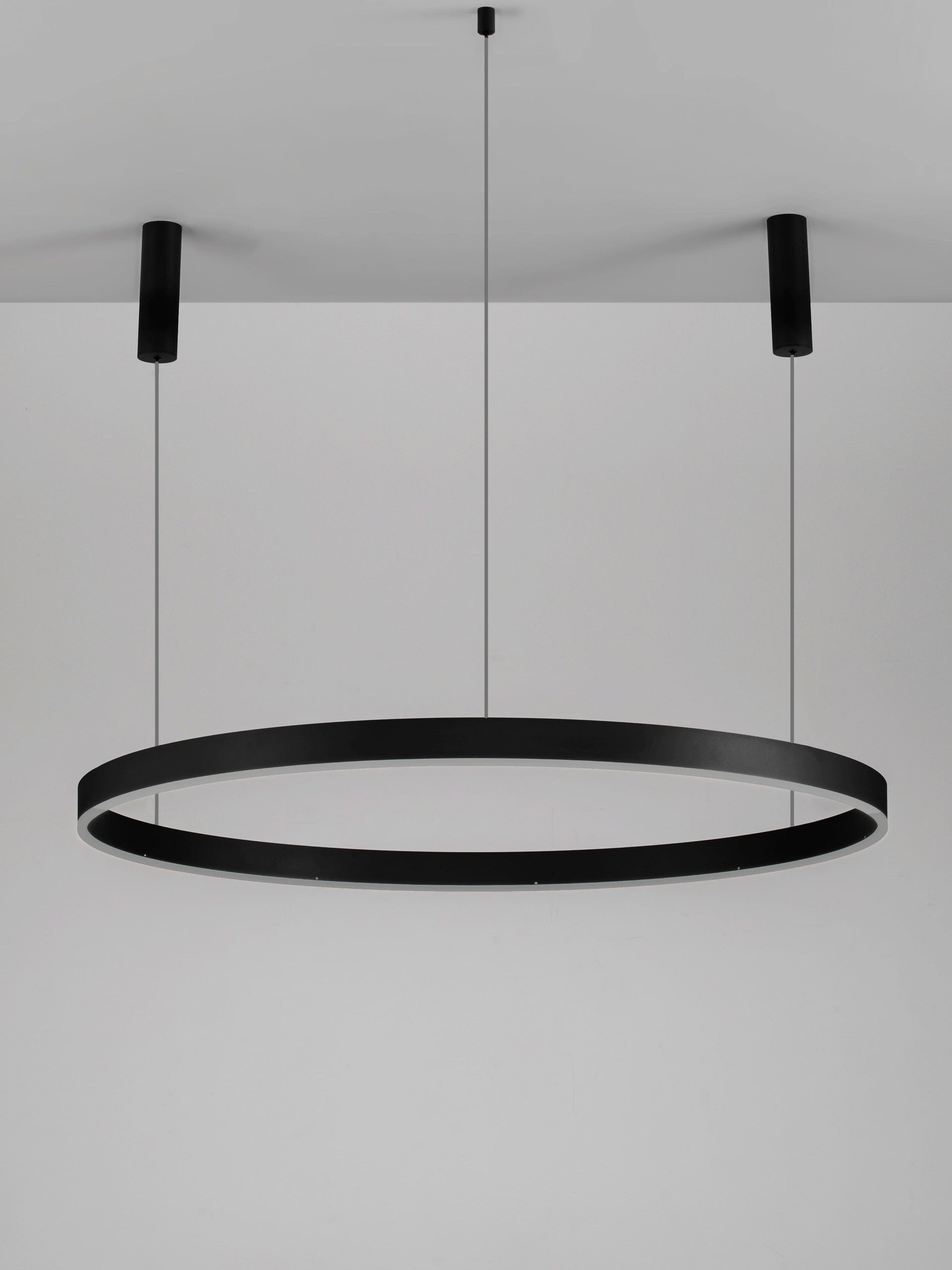 Висящо осветително тяло (пендел) MOTIF LED 72W 230V Триак димируем Пясъчно черен алуминий и акрил Регулируема височина ⌀120 H250см