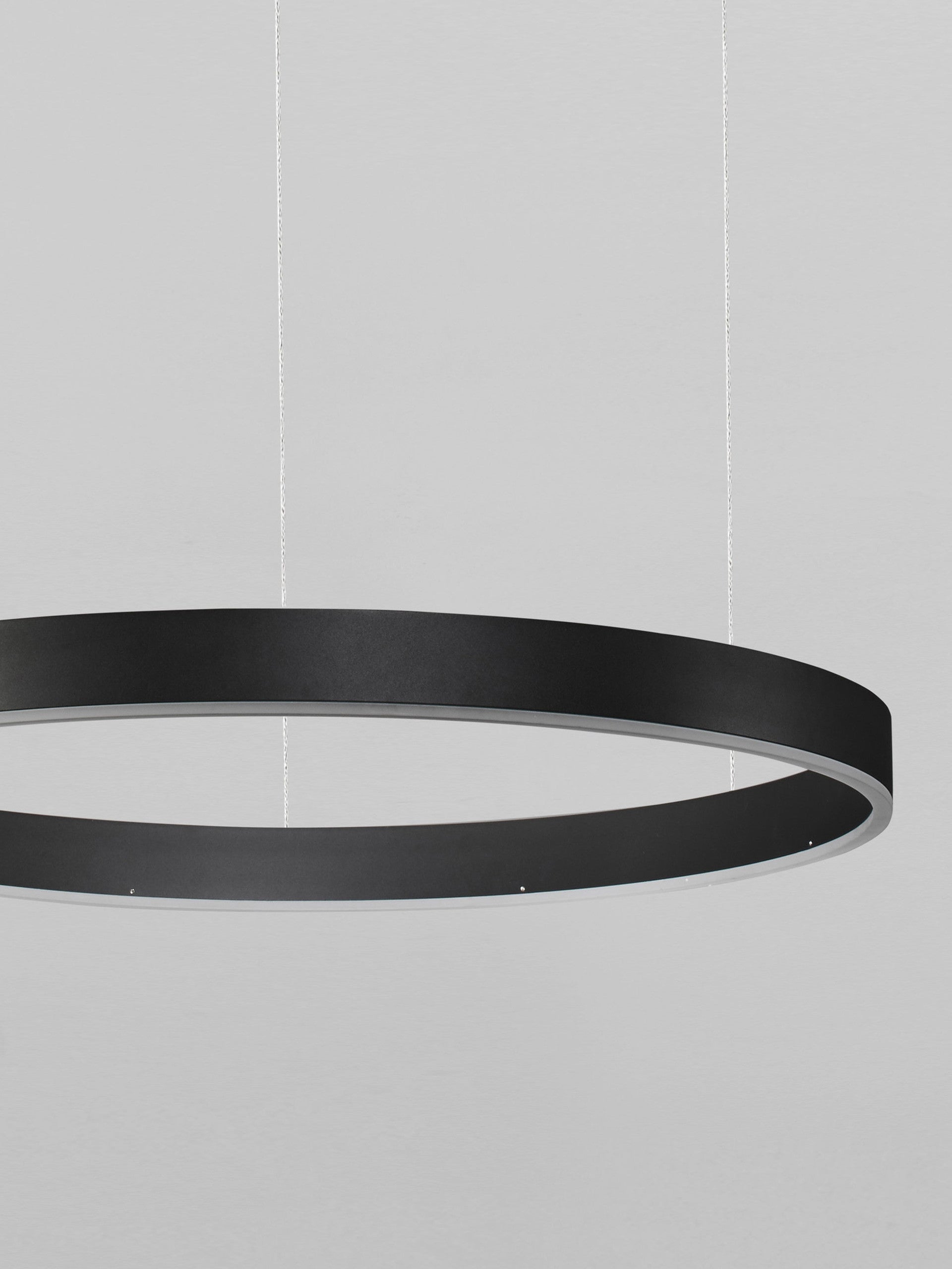Висяща лампа MOTIF LED 40W 230V Променлива CCT Пясъчно черен алуминий и акрил Регулируема височина ⌀60 H200см