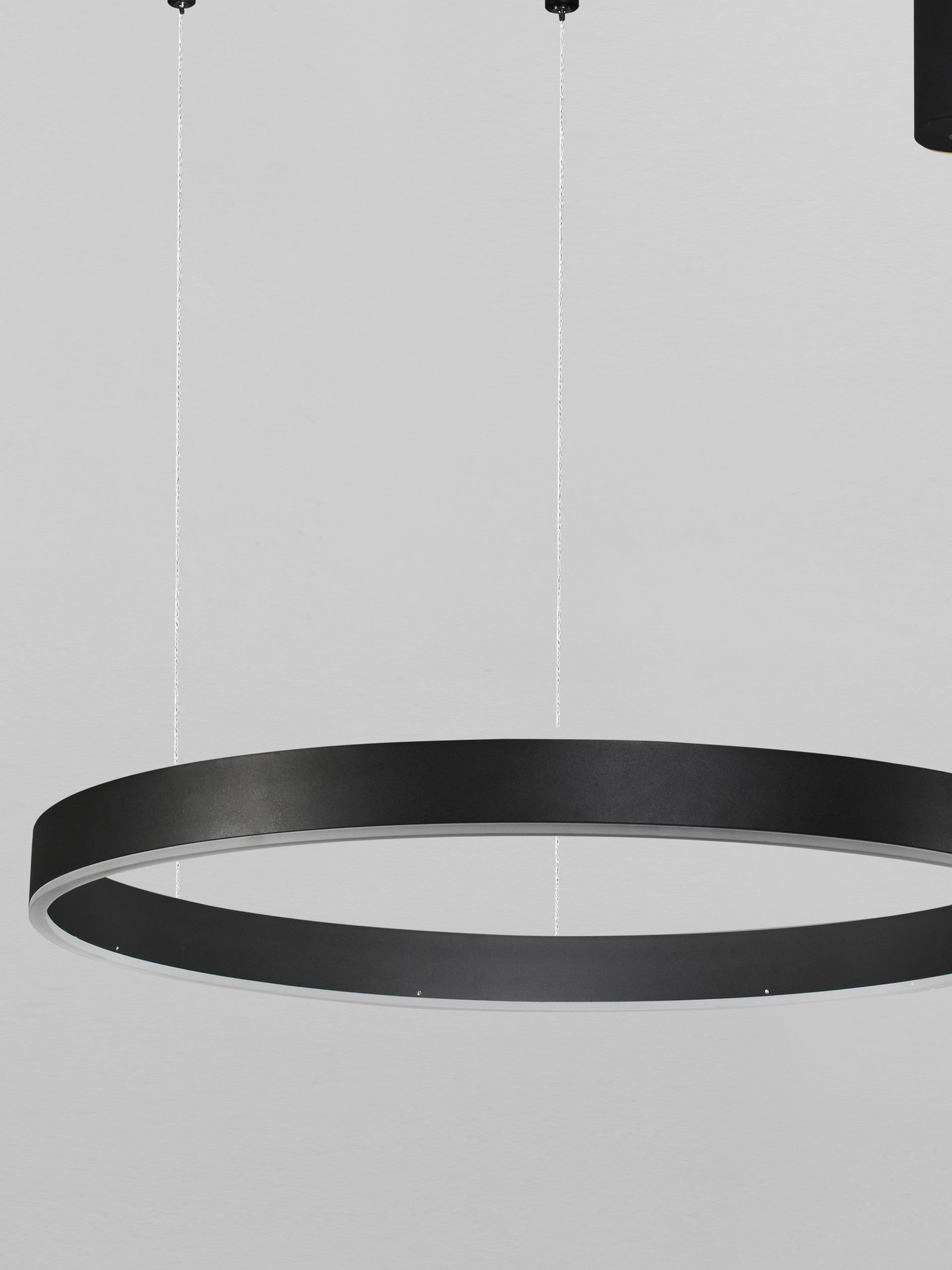 Висяща лампа MOTIF LED 60W 230V Променлива CCT Пясъчно черен алуминий и акрил Регулируема височина ⌀100 H200см