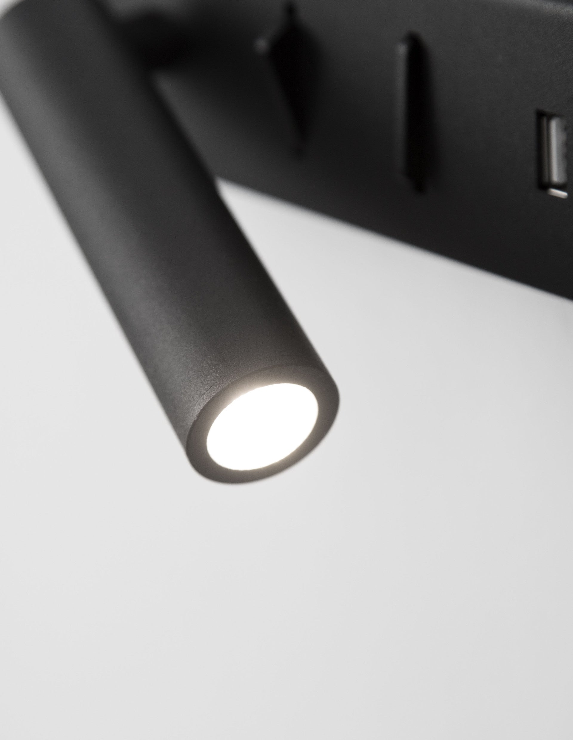 Висящо осветително тяло (пендел) VIDA 5W Пясъчно черен метал с USB и регулируем
