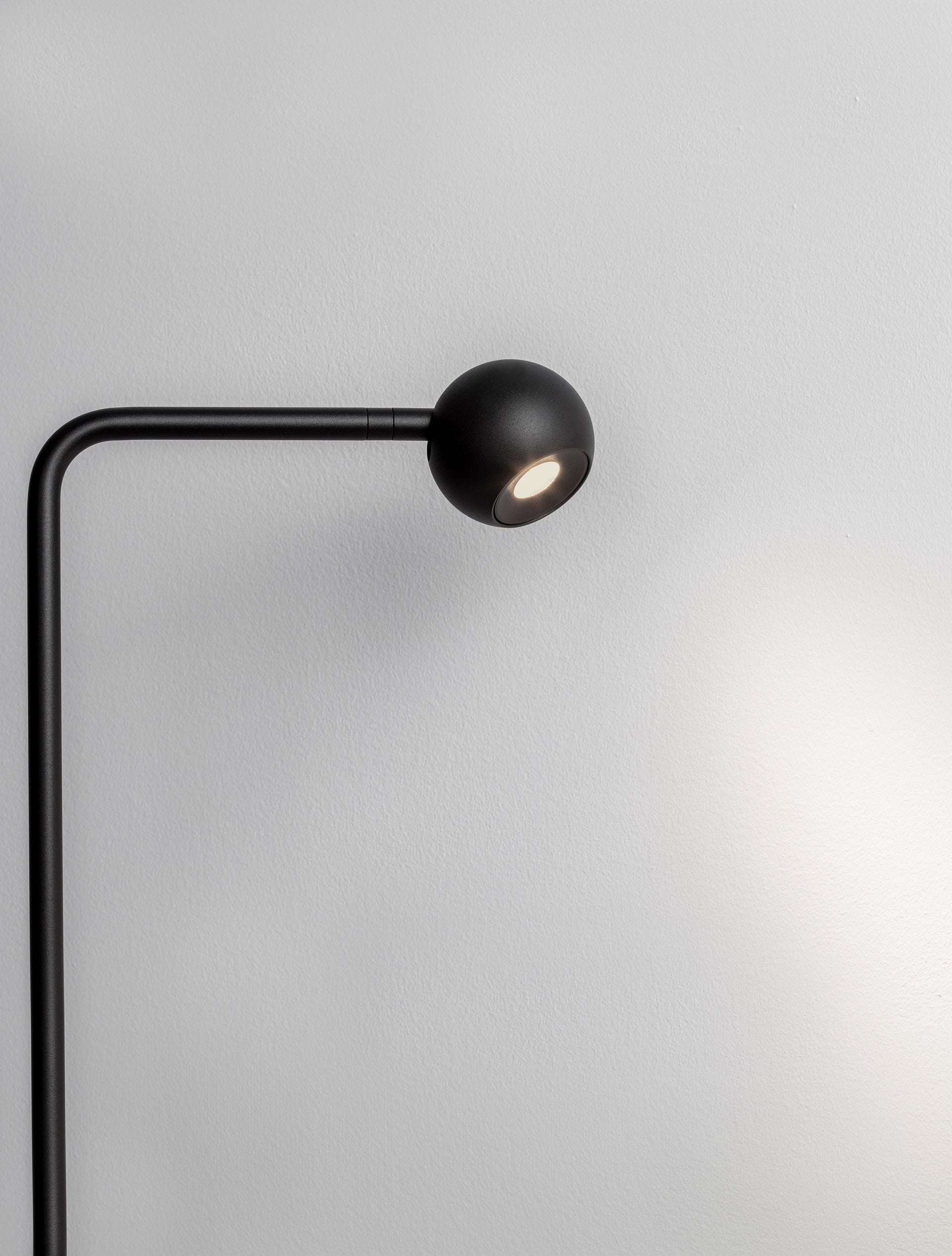 Висящо осветително тяло (пендел) SFERA LED 6W Пясъчно черен алуминий и стомана L26 H126см
