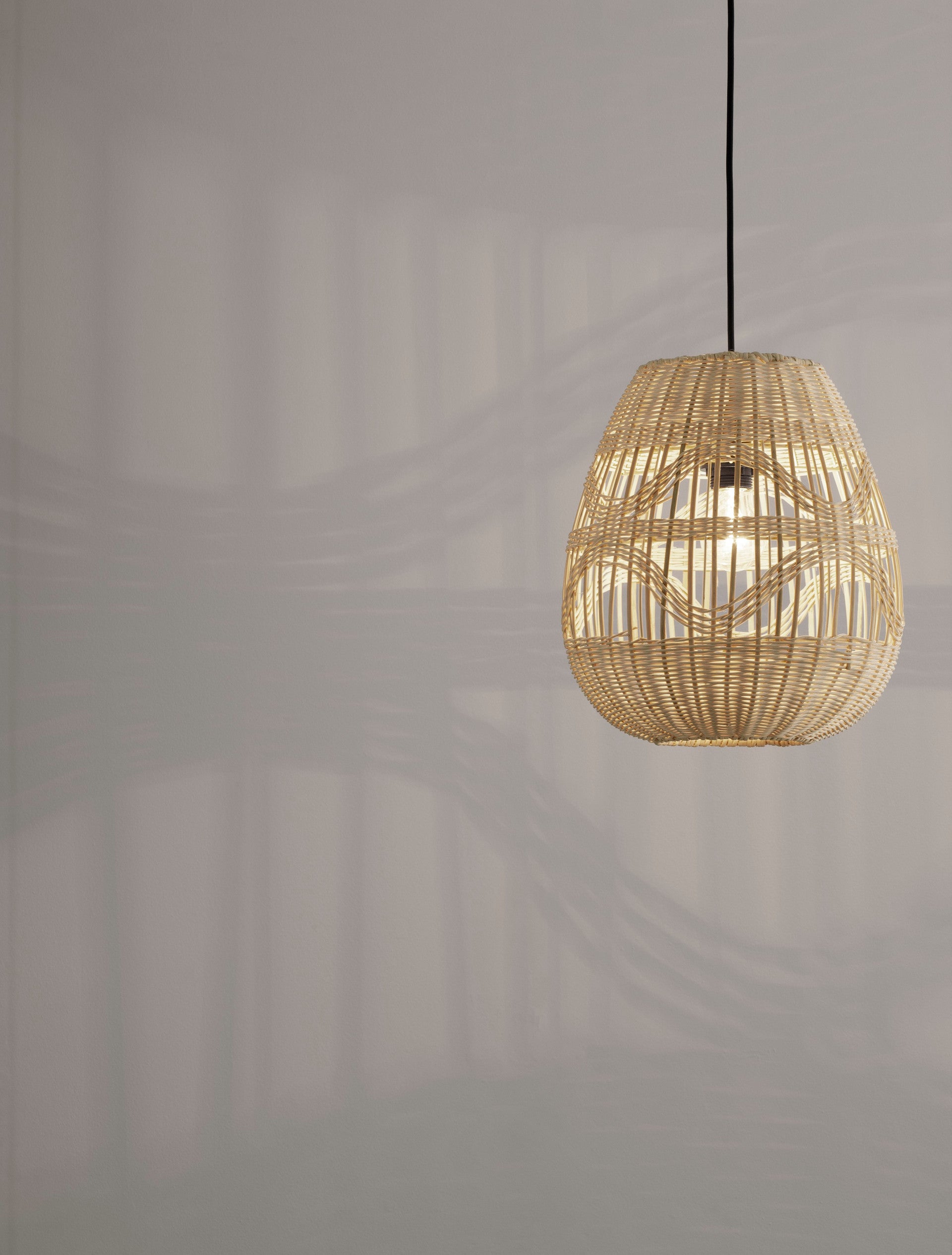Висящо осветително тяло (пендел) MARLO 12W LED Натурален ратан Черен текстилен кабел