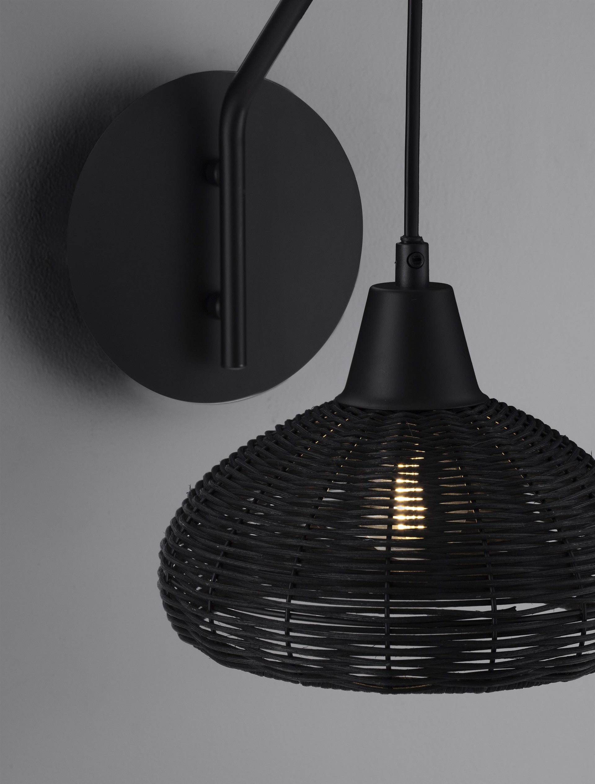 Висящо осветително тяло (пендел) FADO LED E27 12W Черен ратан и основа H14см