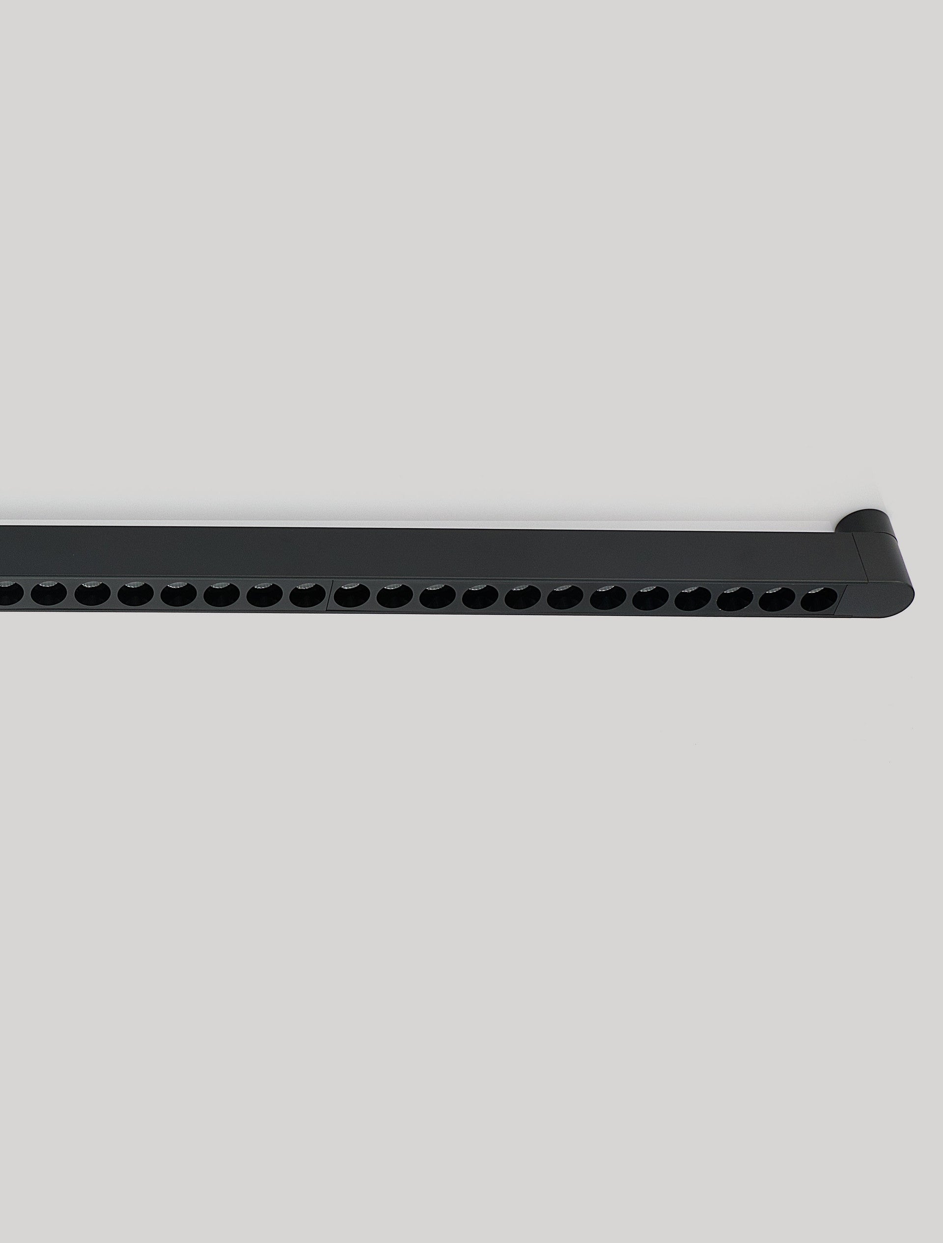 Техническо осветление CHROMA Черен алуминиев LED 20W RA90 3000K