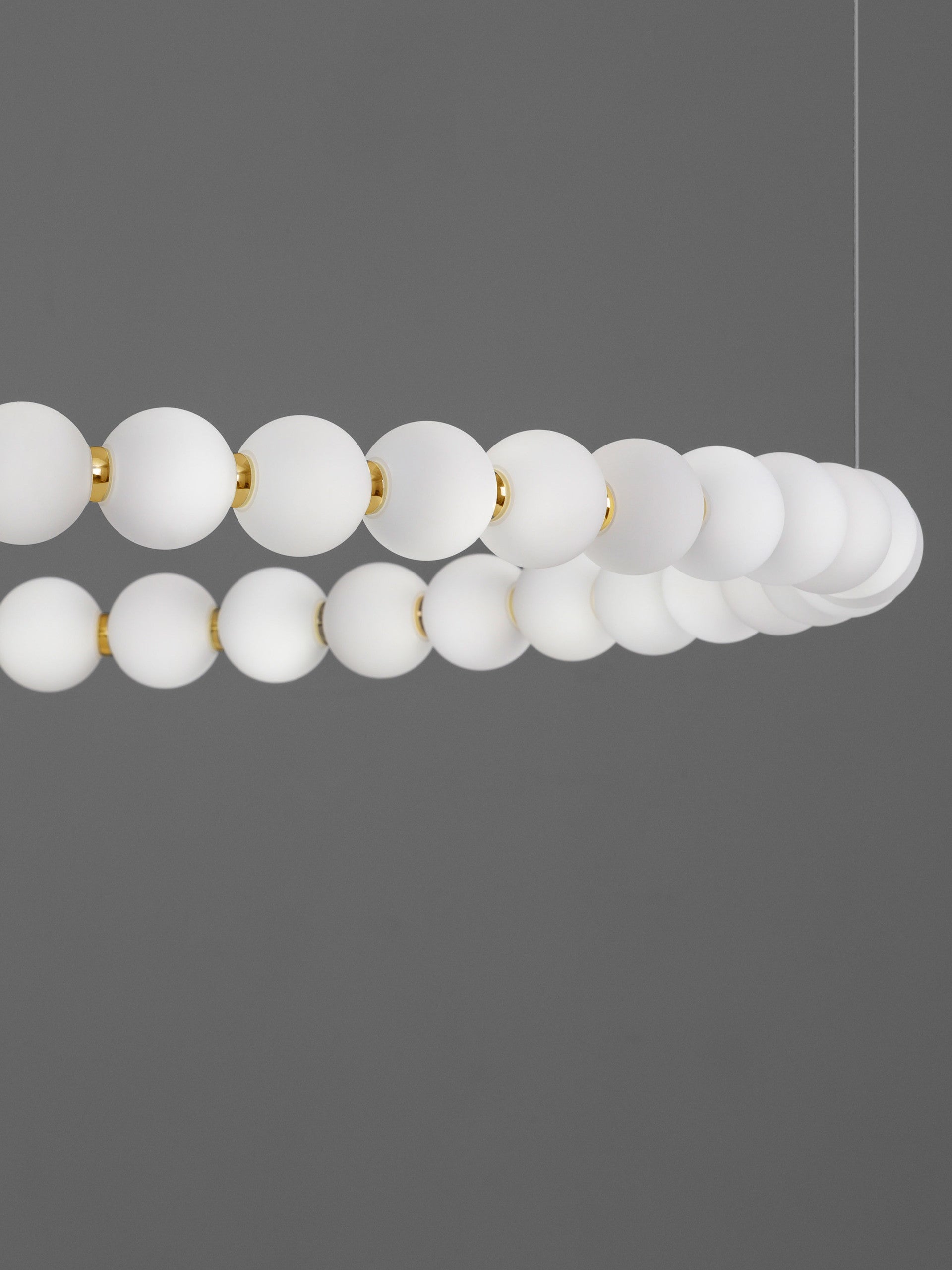 Висящо осветително тяло (пендел) PERLA 96W LED Златен метал и опалово стъкло D104 H200см Регулируема височина