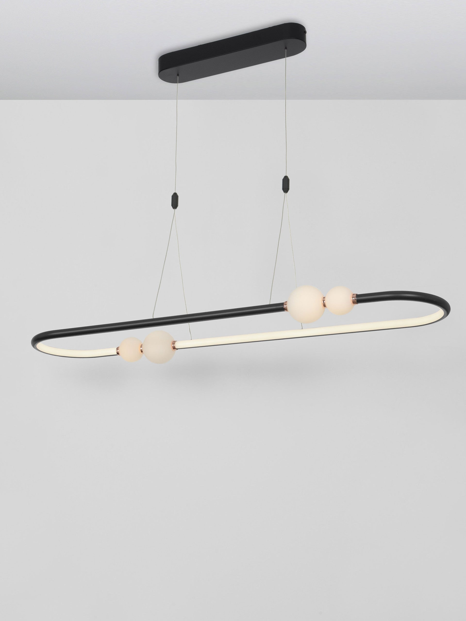 Висяща лампа CELIA 45W LED, черна, алуминий и опалово стъкло, Д100 Ш29 В120см, регулируема височина