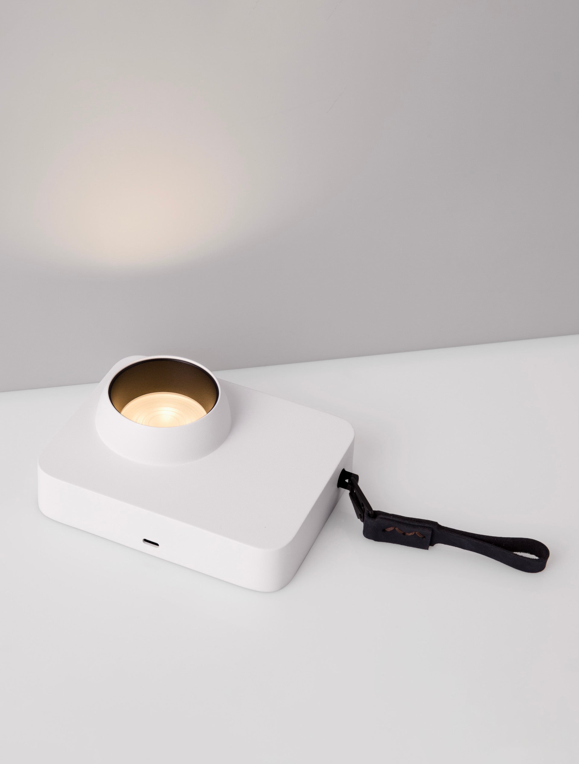 Висяща лампа KEDROS LED 3W Triac димируема, матирано бяла, Д14 Ш11 В5см