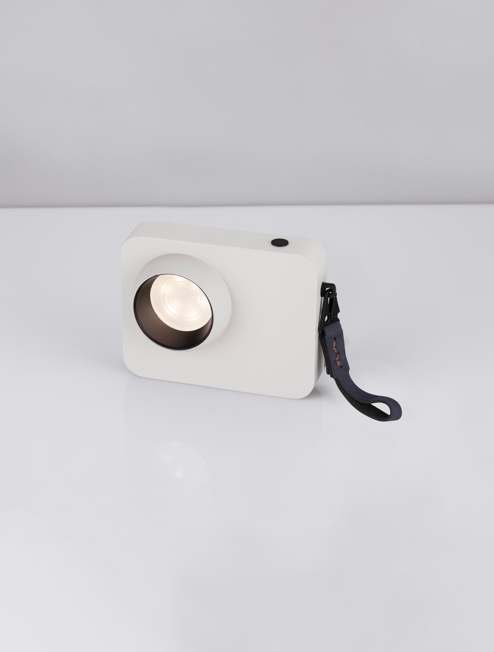 Висяща лампа KEDROS LED 3W Triac димируема, матирано бяла, Д14 Ш11 В5см