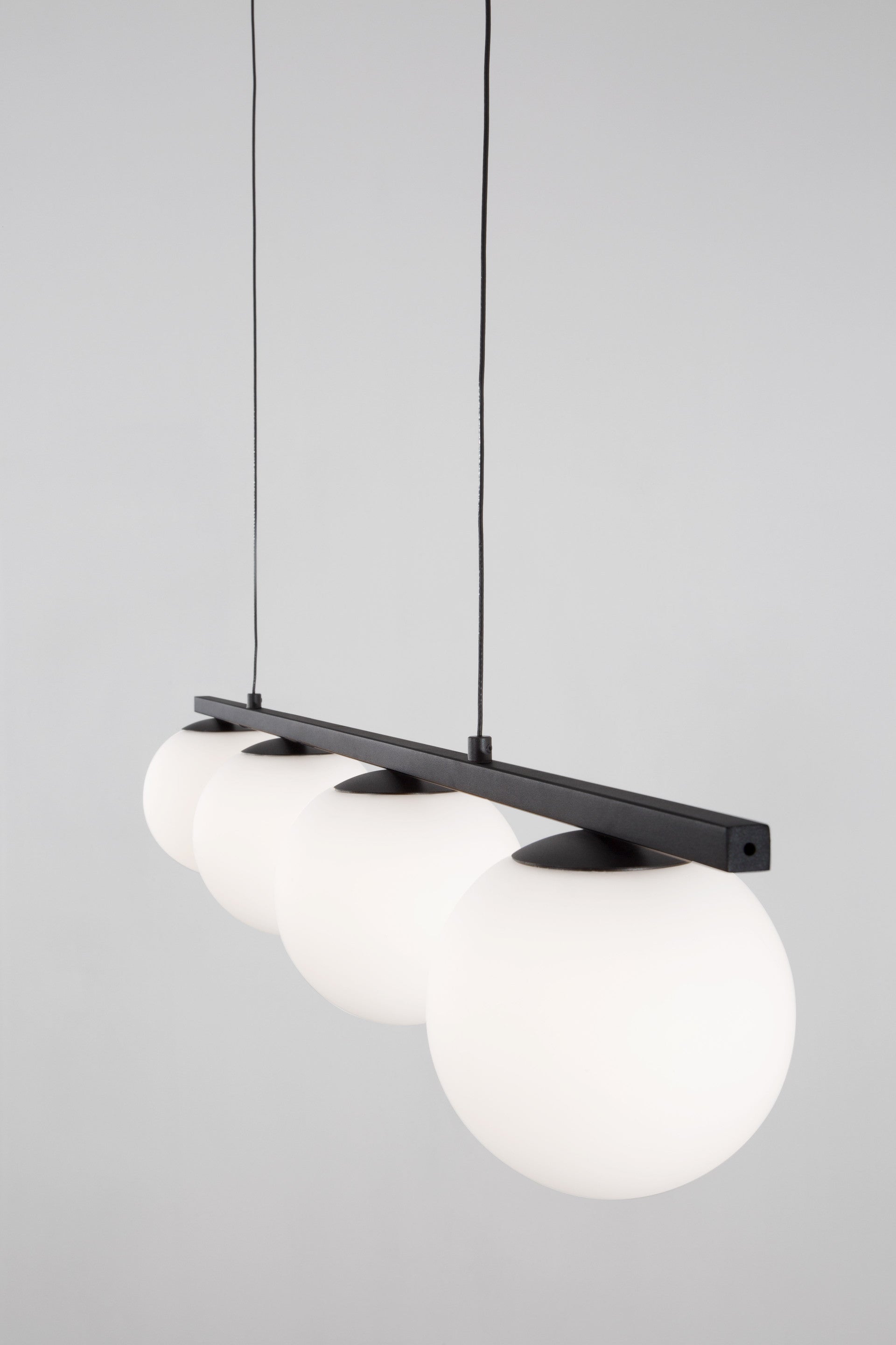 Окачена лампа JOLINE 26W LED, пясъчно черен метал, алуминий, бяло опалово стъкло, Д72 Ш12,5 В120 см, регулируема височина