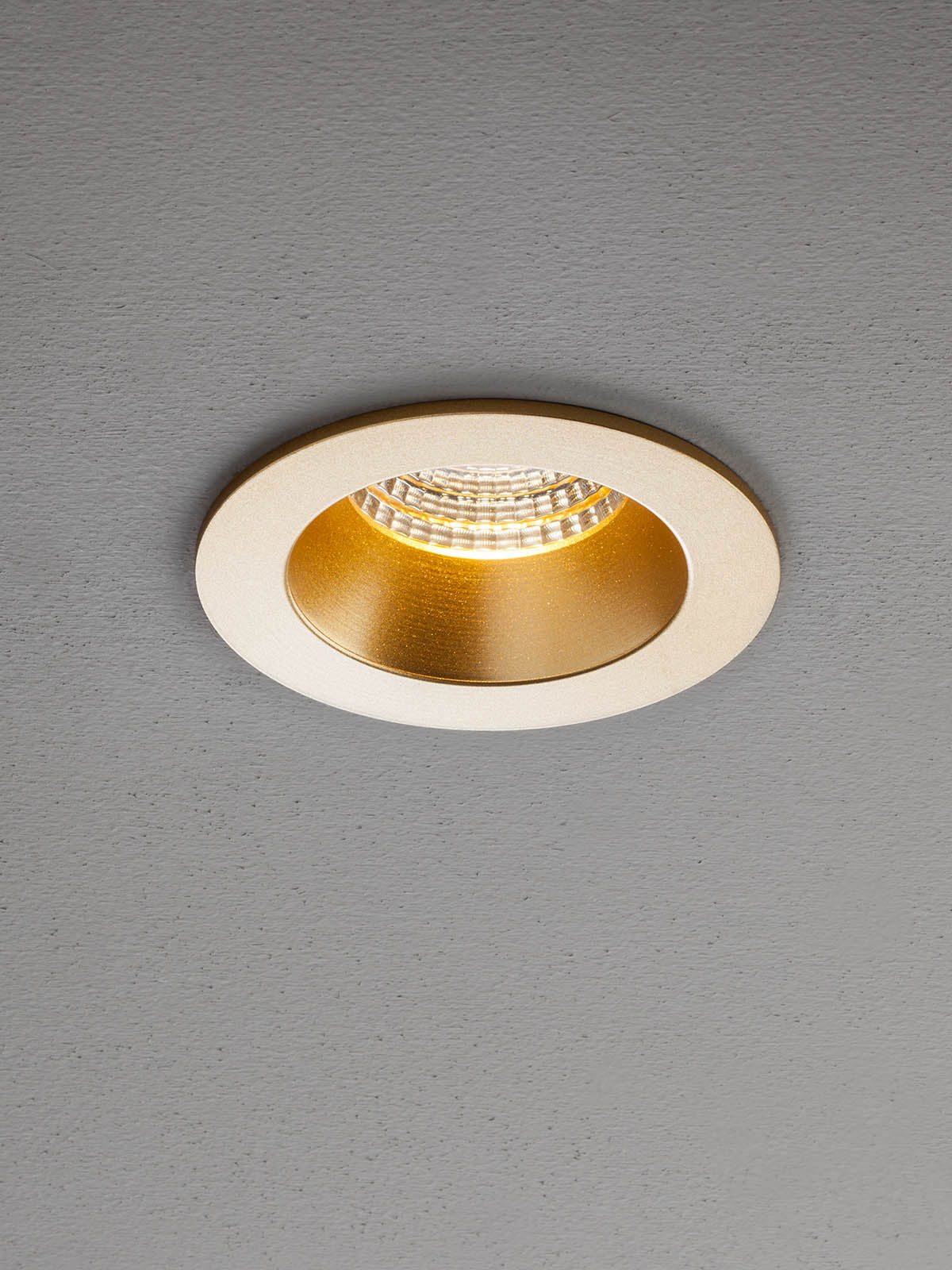 Захранване MT 144 LED месинг MGD 9W WW 3000K