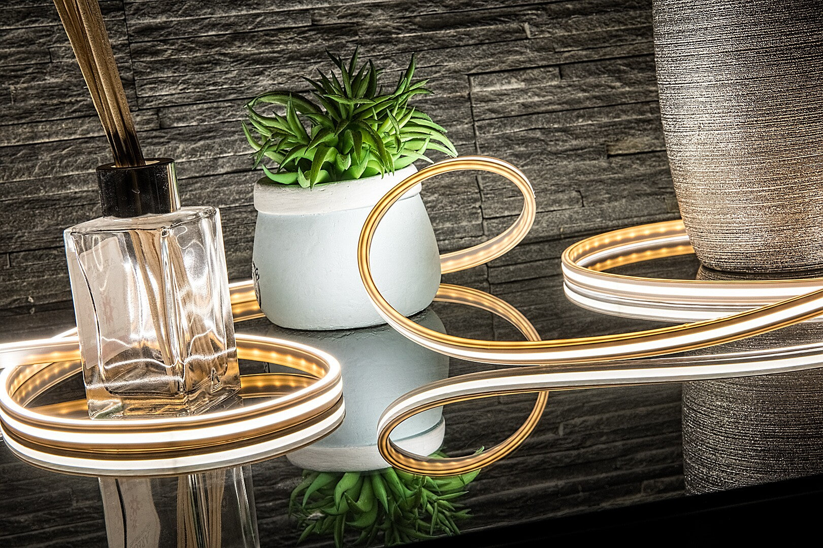 Външно осветително тяло LED STRIP (79021)