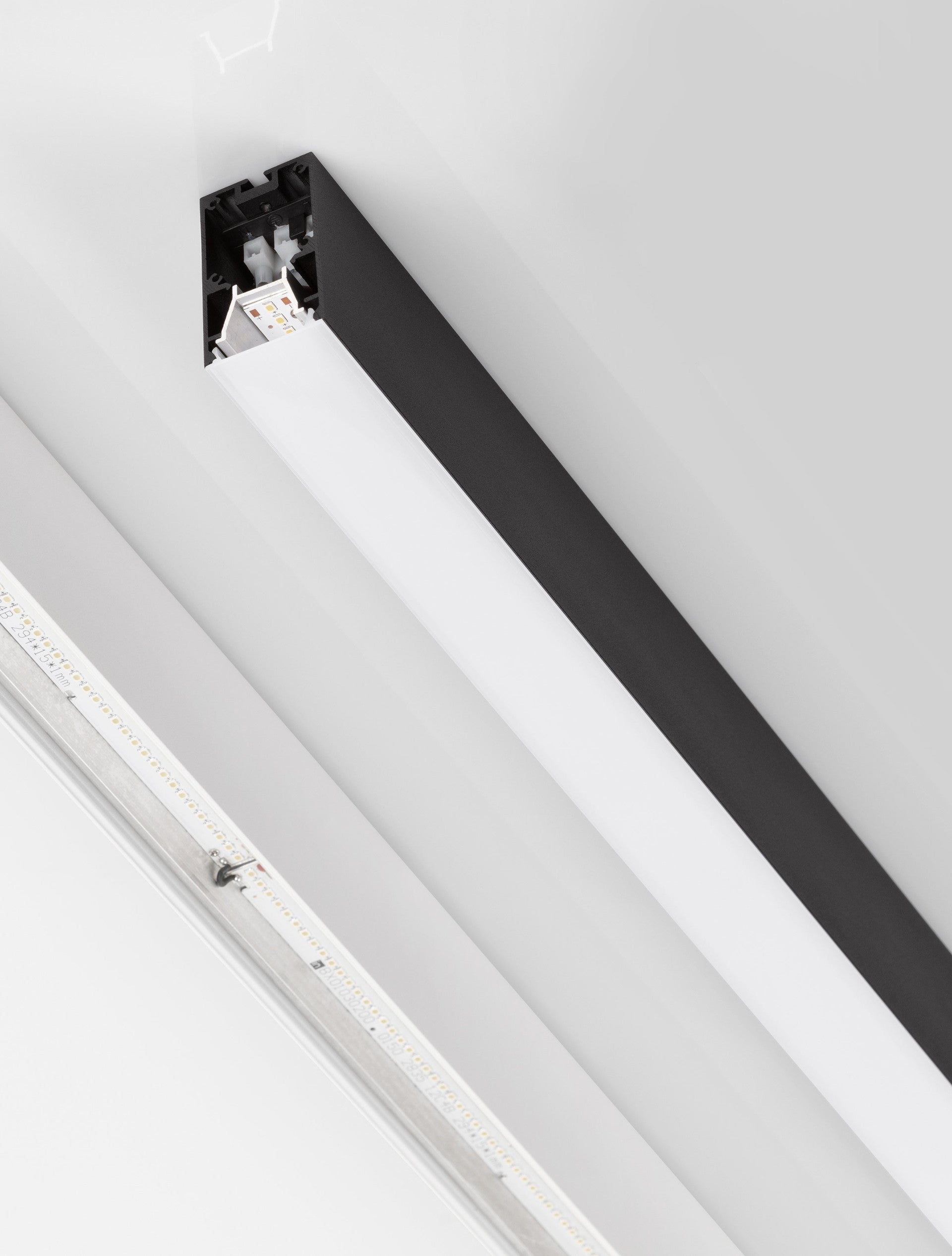 Техническо осветление GENT 40W 4000K Пясъчно черен LED линеен