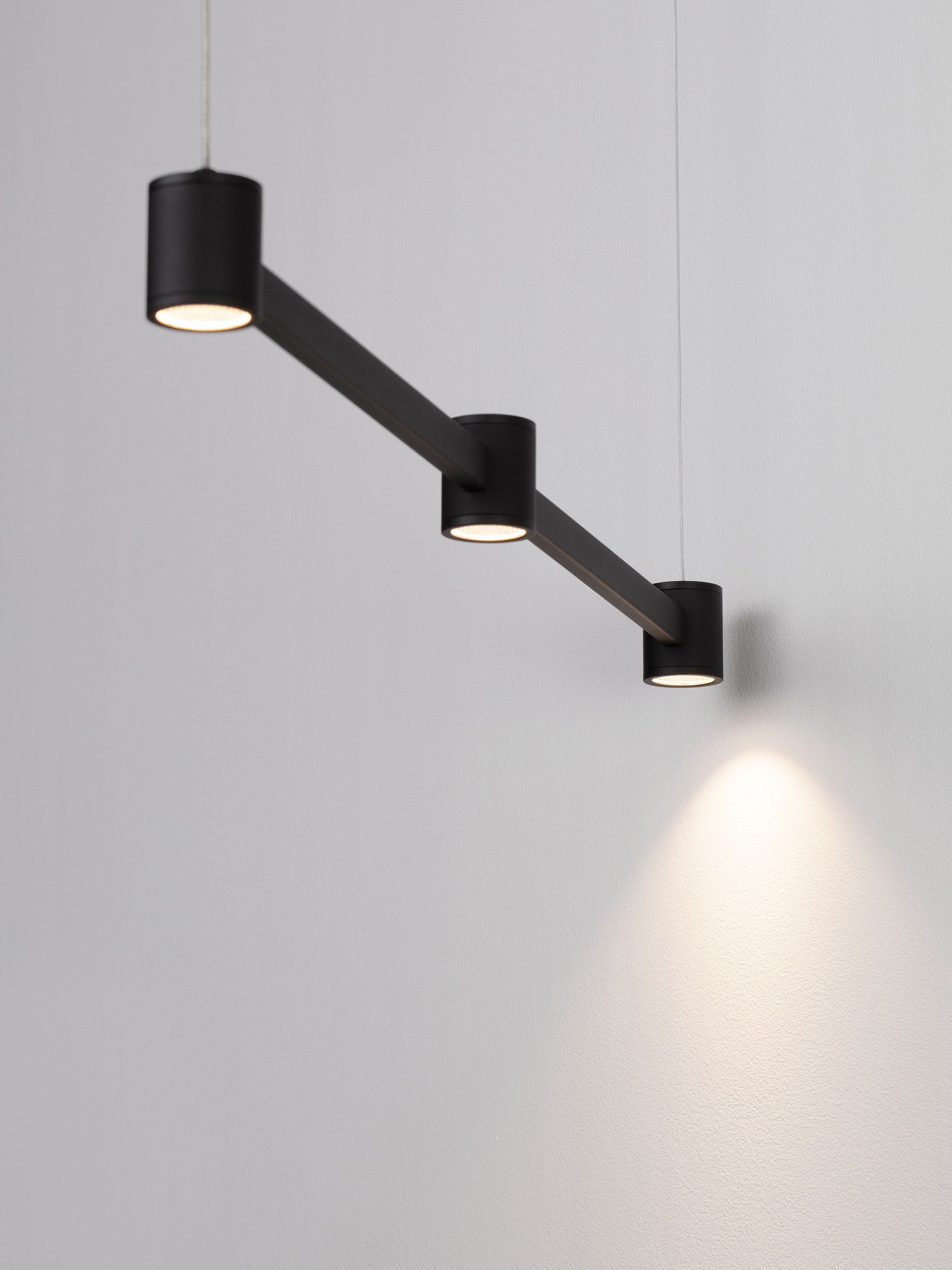 Висящо осветително тяло (пендел) PUIZE LED 21W 220-240V Пясъчно черен алуминий L80 W6 H140см
