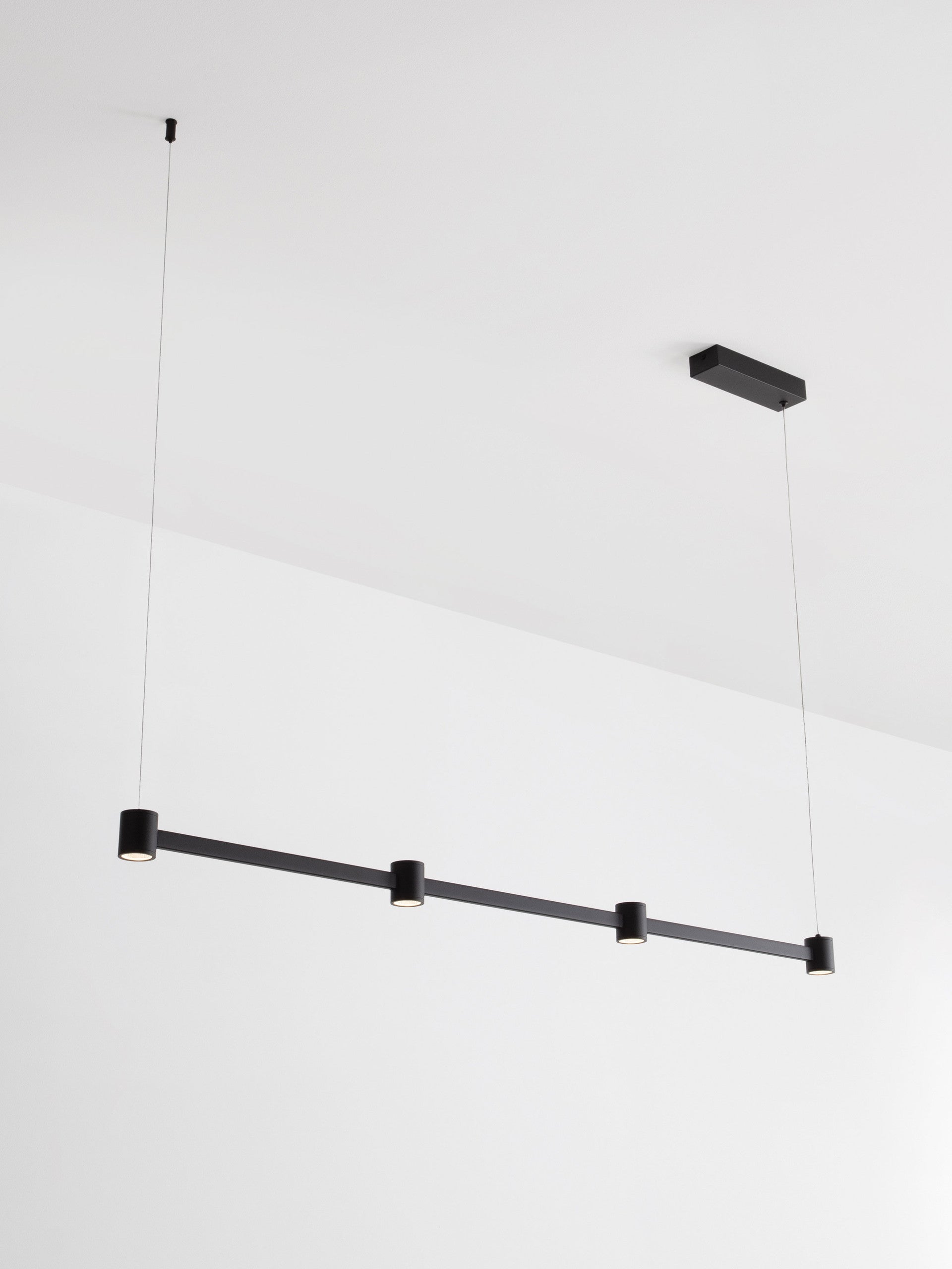 Висяща лампа PUIZE LED 24W 220-240V, пясъчно черна, алуминий L118 W6 H140см