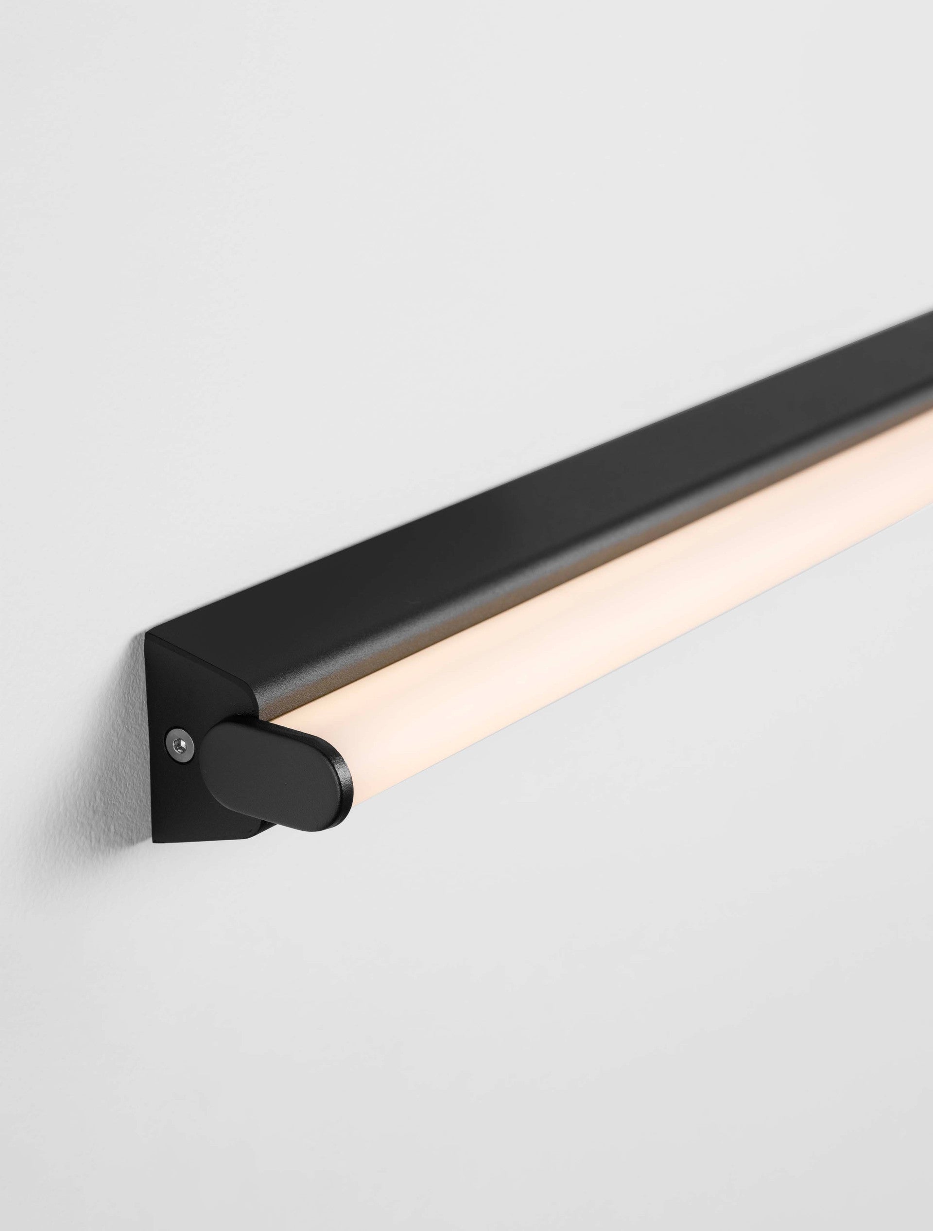 Висящо осветително тяло (пендел) ENDO 19W LED Пясъчно черен алуминий и акрил L60 W4.5 H5.5см